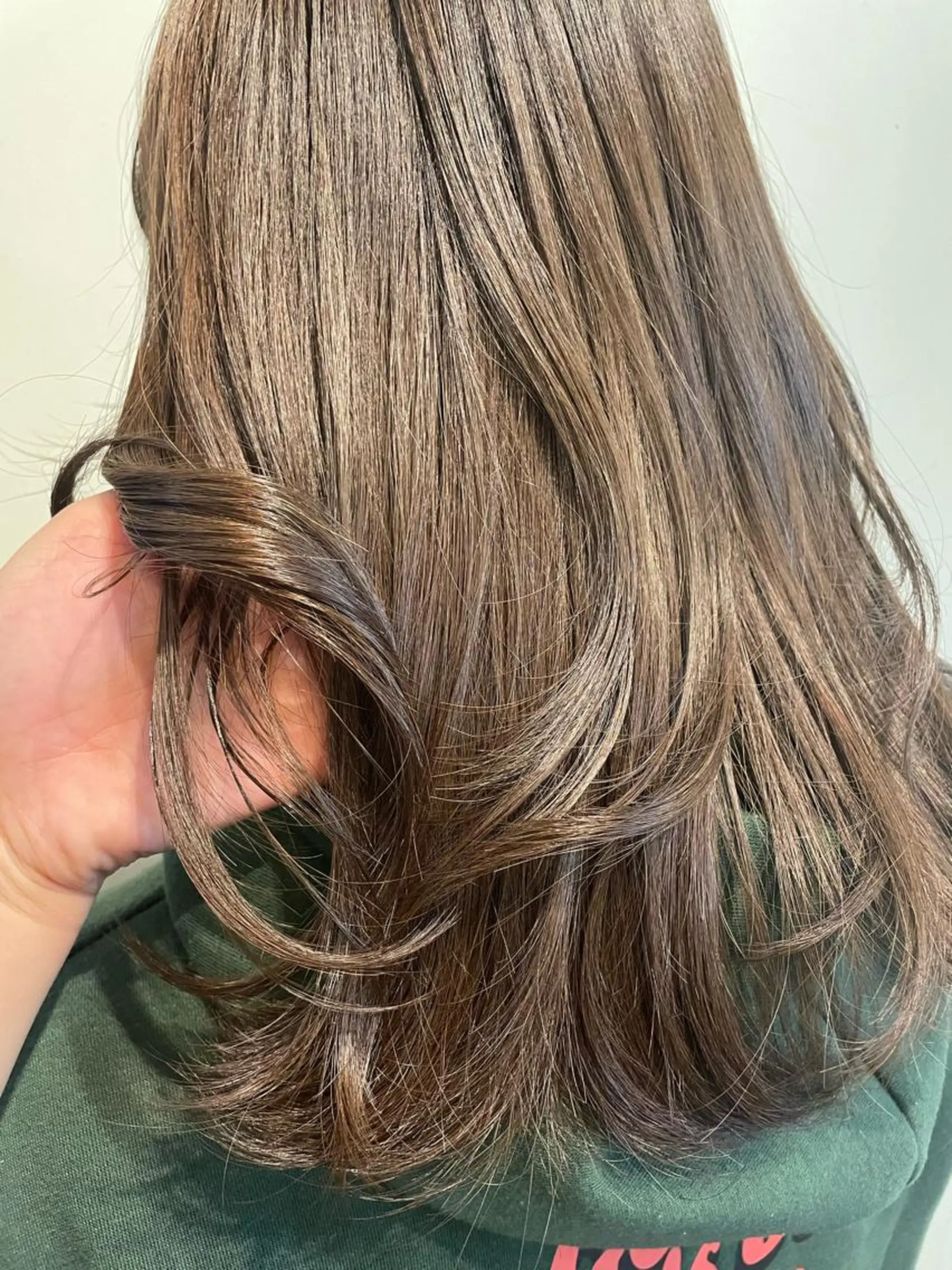 セミロング カラー ブリーチ ブリーチなしカラー 艶カラー｜透明感 カラー｜レイヤーのヘアスタイル