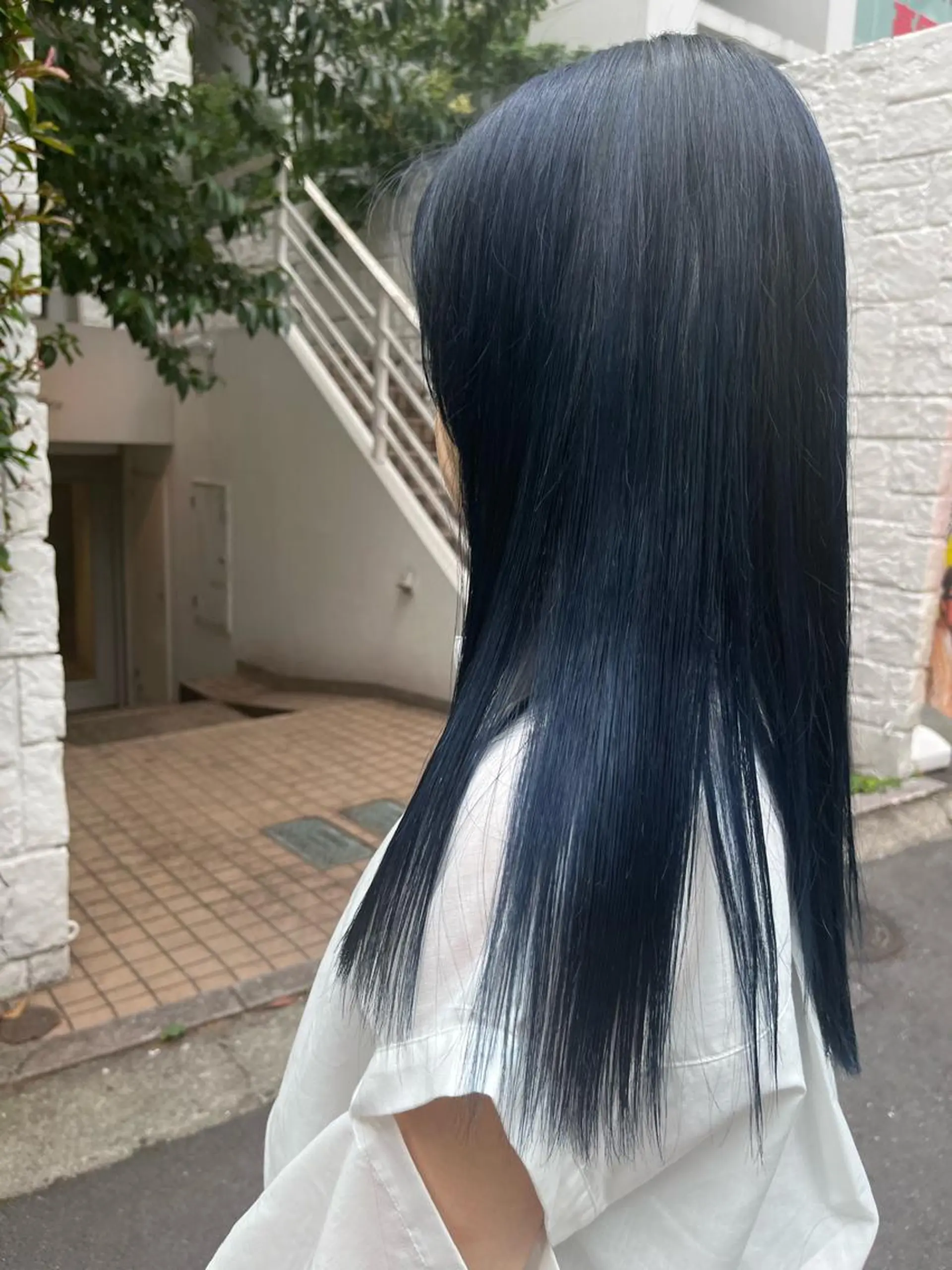 ロング カラー 黒髪 ブルーカラー ブルーブラック ダブルカラー ハイトーンカラー カット ヘアカラー トリートメント ヘッドスパ ヘアセット カジュアルを女っぽく 𝗮𝘆𝗮𝗰𝗼のヘアスタイル