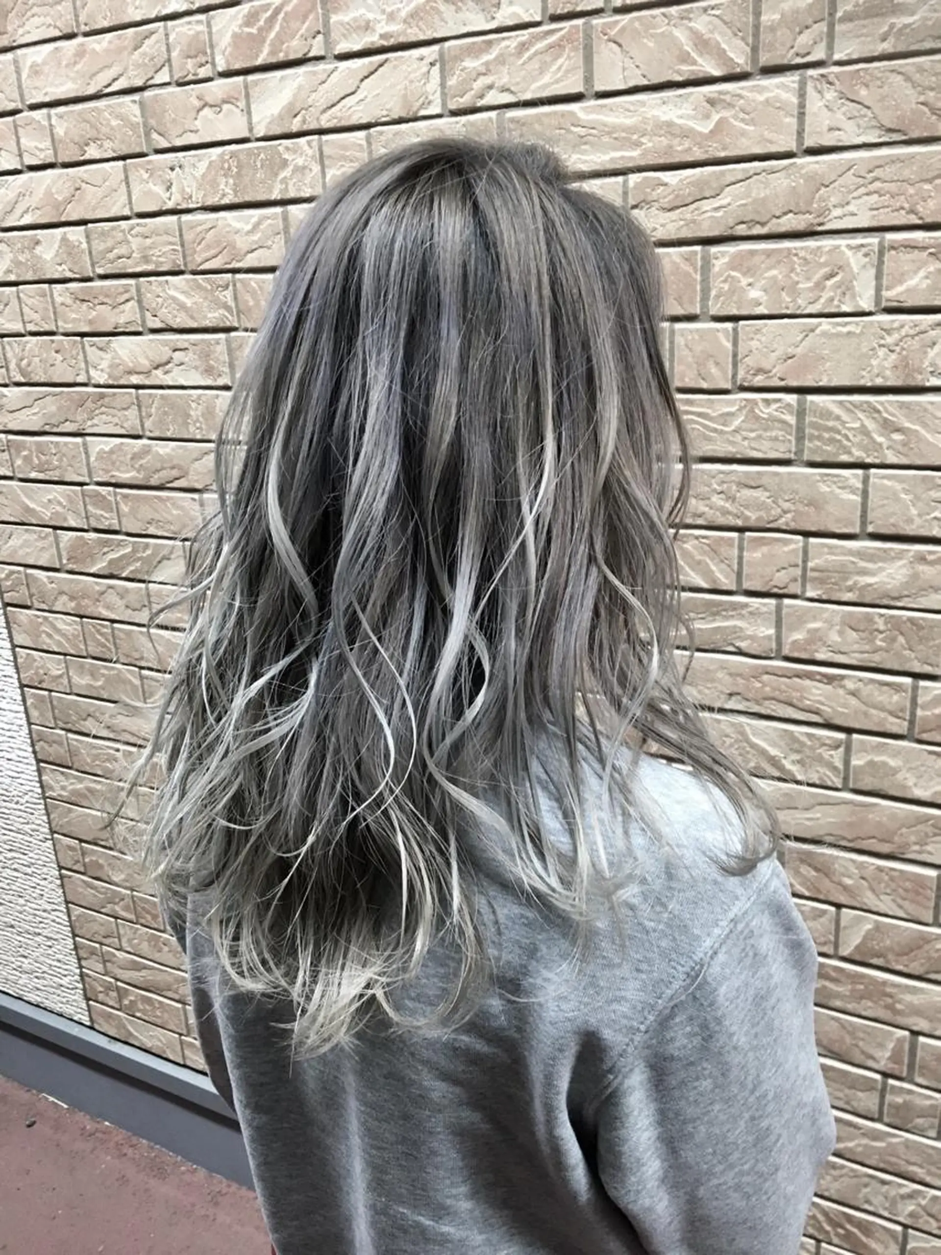 セミロング カラー yoshihara yuukiのヘアスタイル