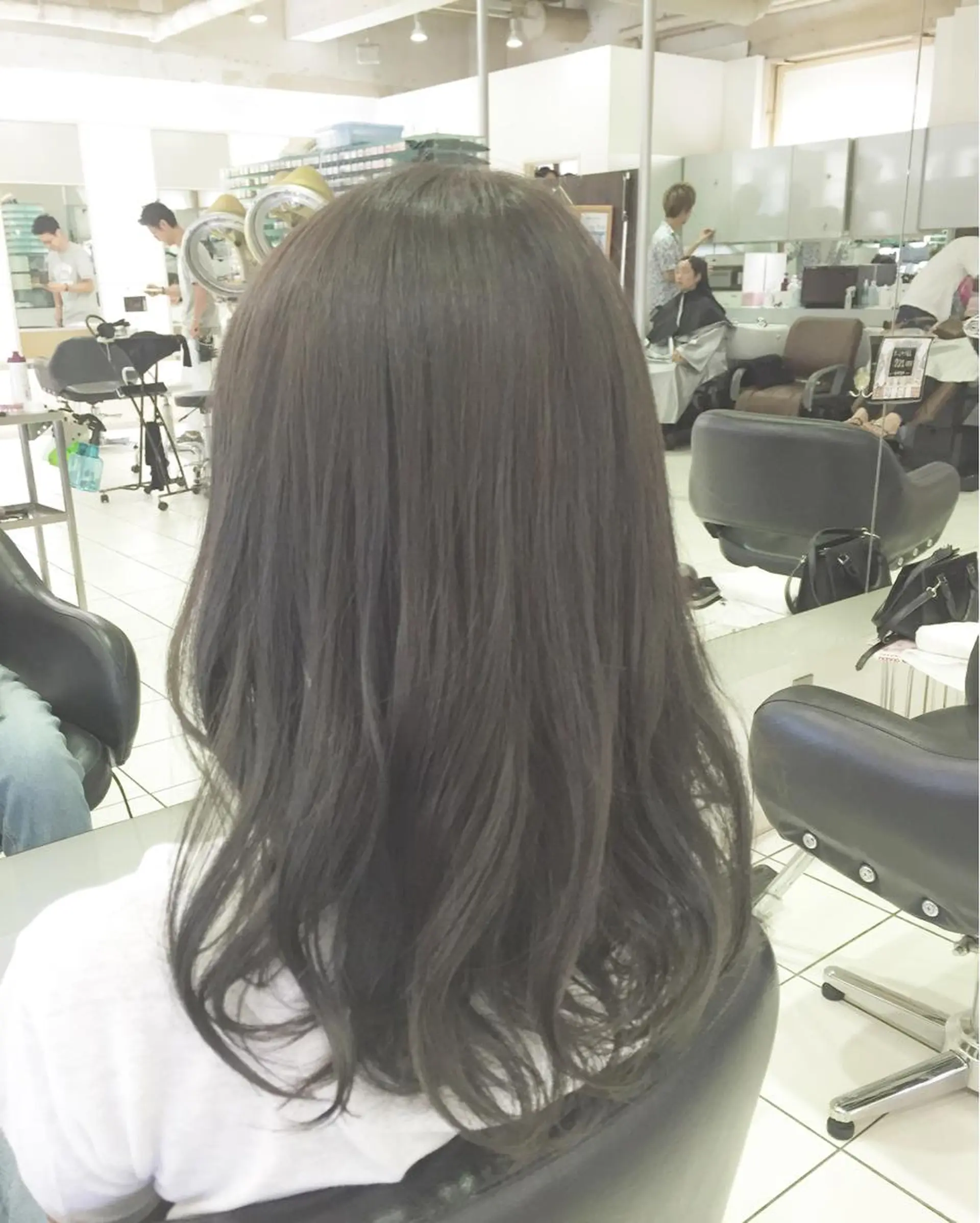ミディアム セミロング カラー バレイヤージュ イルミナカラー レイヤーカット 青木 茂樹⭐️ 透明感カラーのヘアスタイル