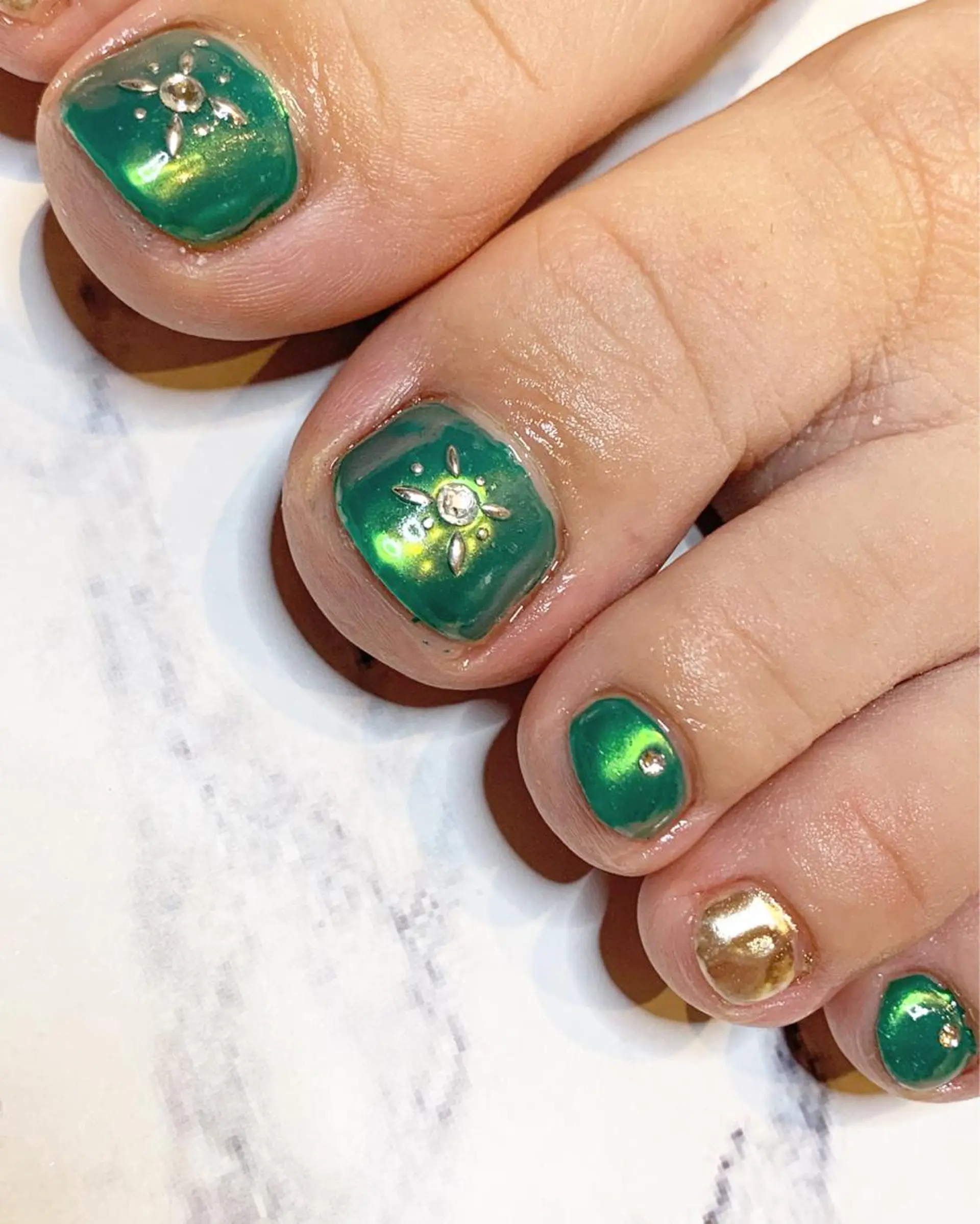 ネイル オーロラネイル ミラーネイル Adite nailのネイルデザイン