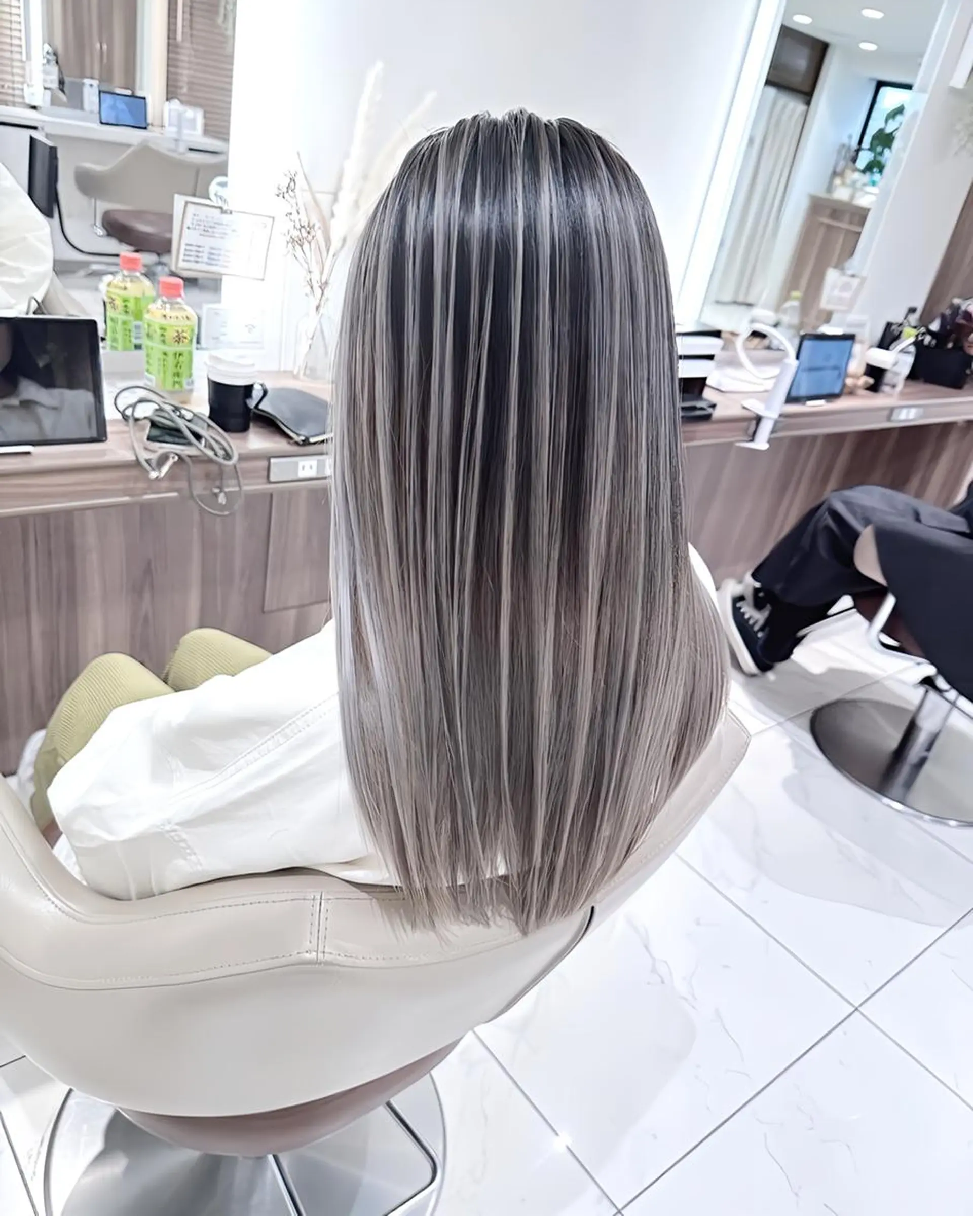 セミロング カラー バレイヤージュ 髪質改善 レイヤーカット カット ヘアカラー トリートメント 山崎俊輔/髪質改善 /バレイヤージュのヘアスタイル