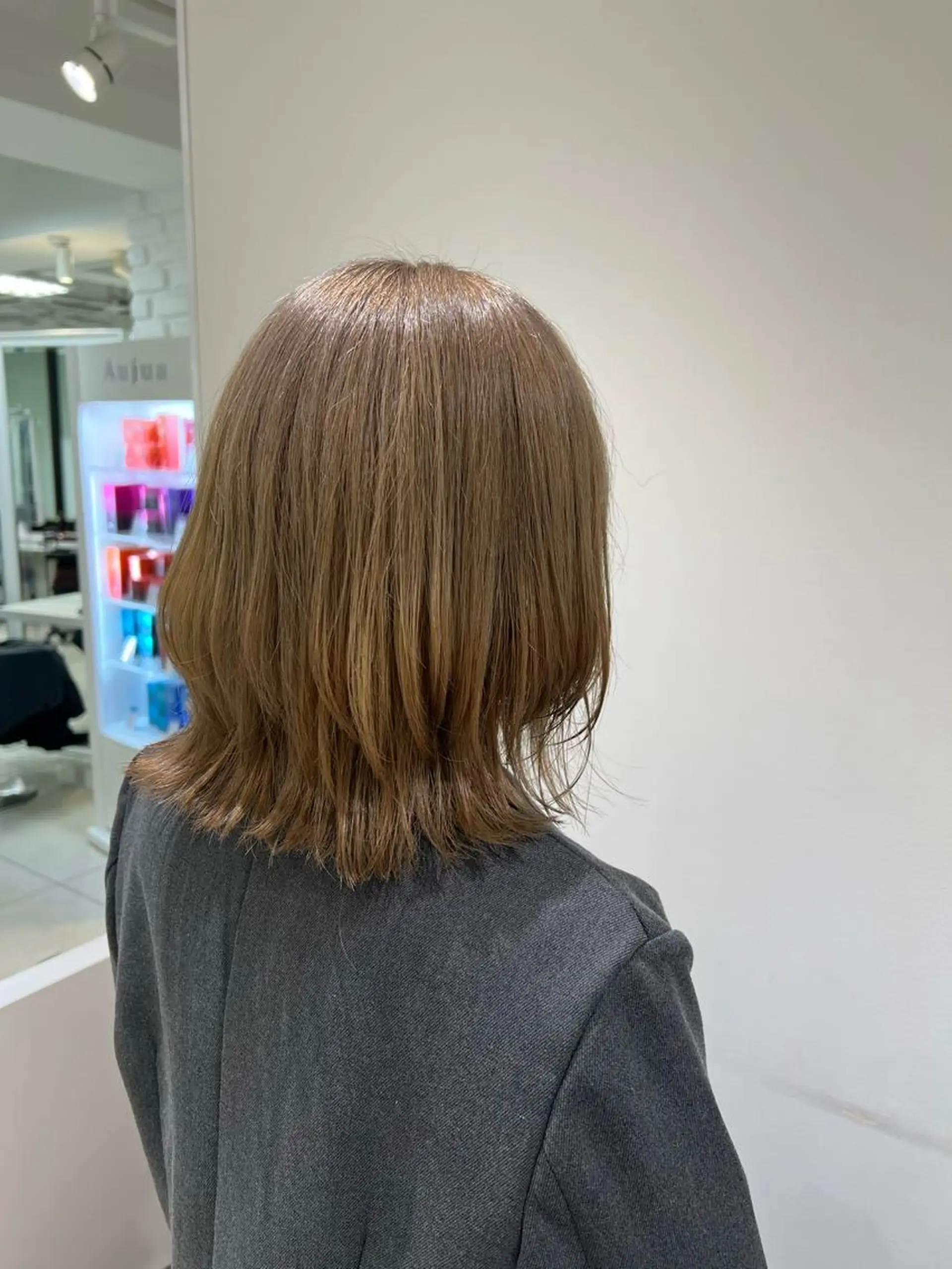 ミディアム カラー ベージュカラー ブリーチ ハイトーンカラー ウルフカット 【暖色カラー特化】 中山由梨のヘアスタイル