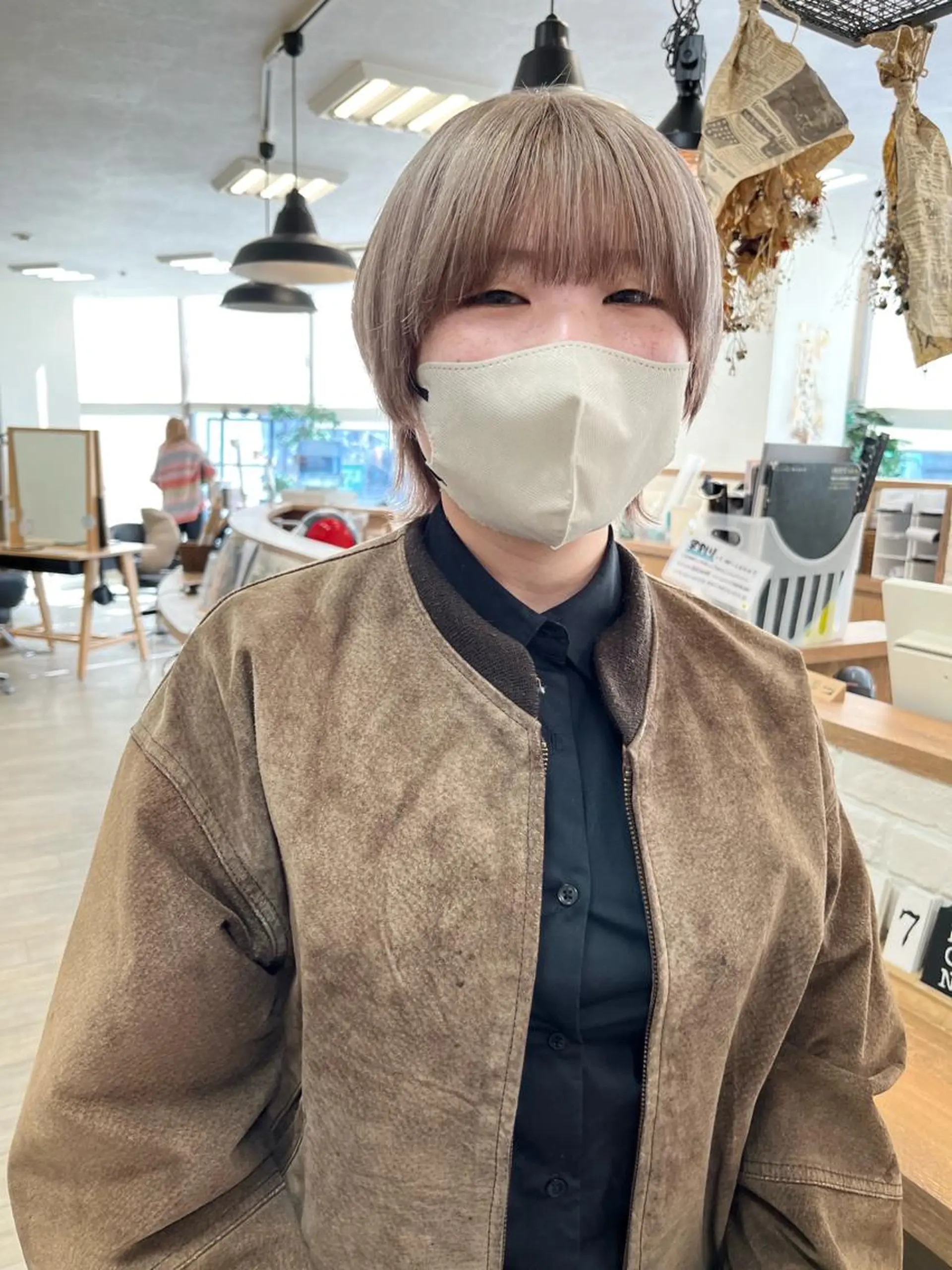 ショート カラー 切りっぱなしボブ ショートボブ ハンサムショート ベージュカラー ブリーチ カット ヘアカラー トリートメント 初めてのショート お任せください✂️のヘアスタイル
