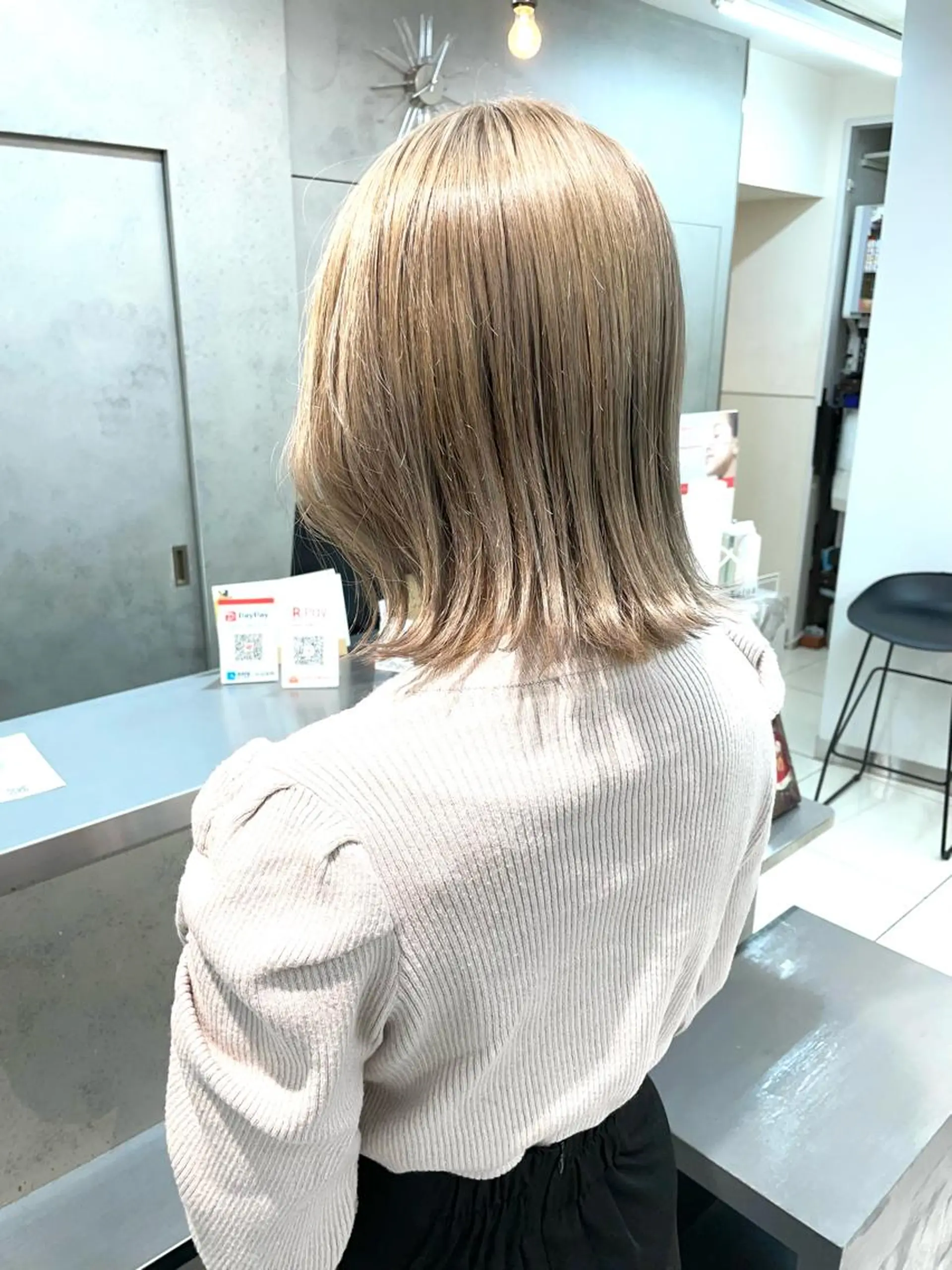 ミディアム カラー ボブ/透明感ベージュ 🫧クルミ🌟のヘアスタイル