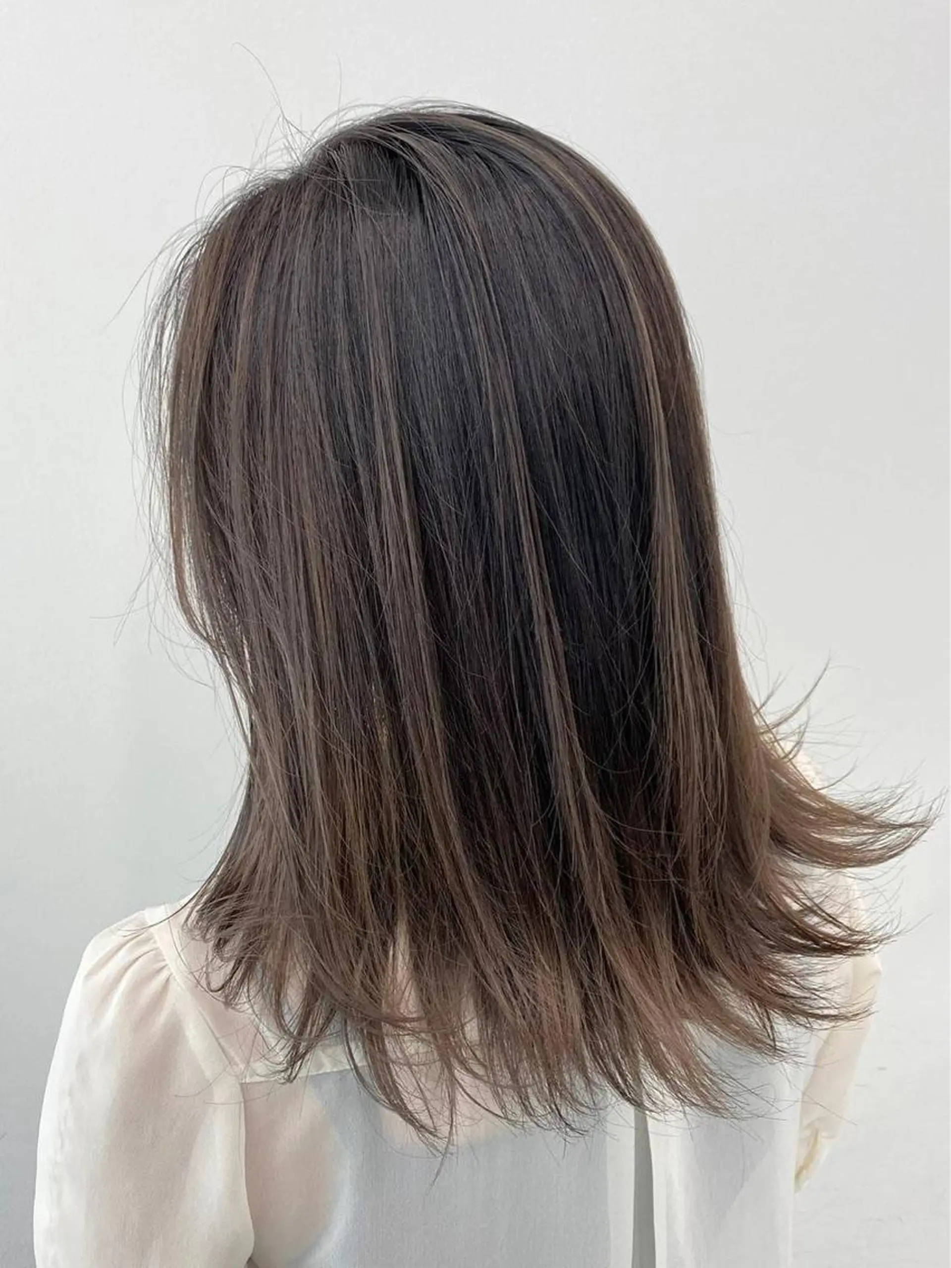 ミディアム レイヤーカット ヘアカラー トリートメント ✨韓国風ヘア/艶髪 カラー✨yumeのヘアスタイル