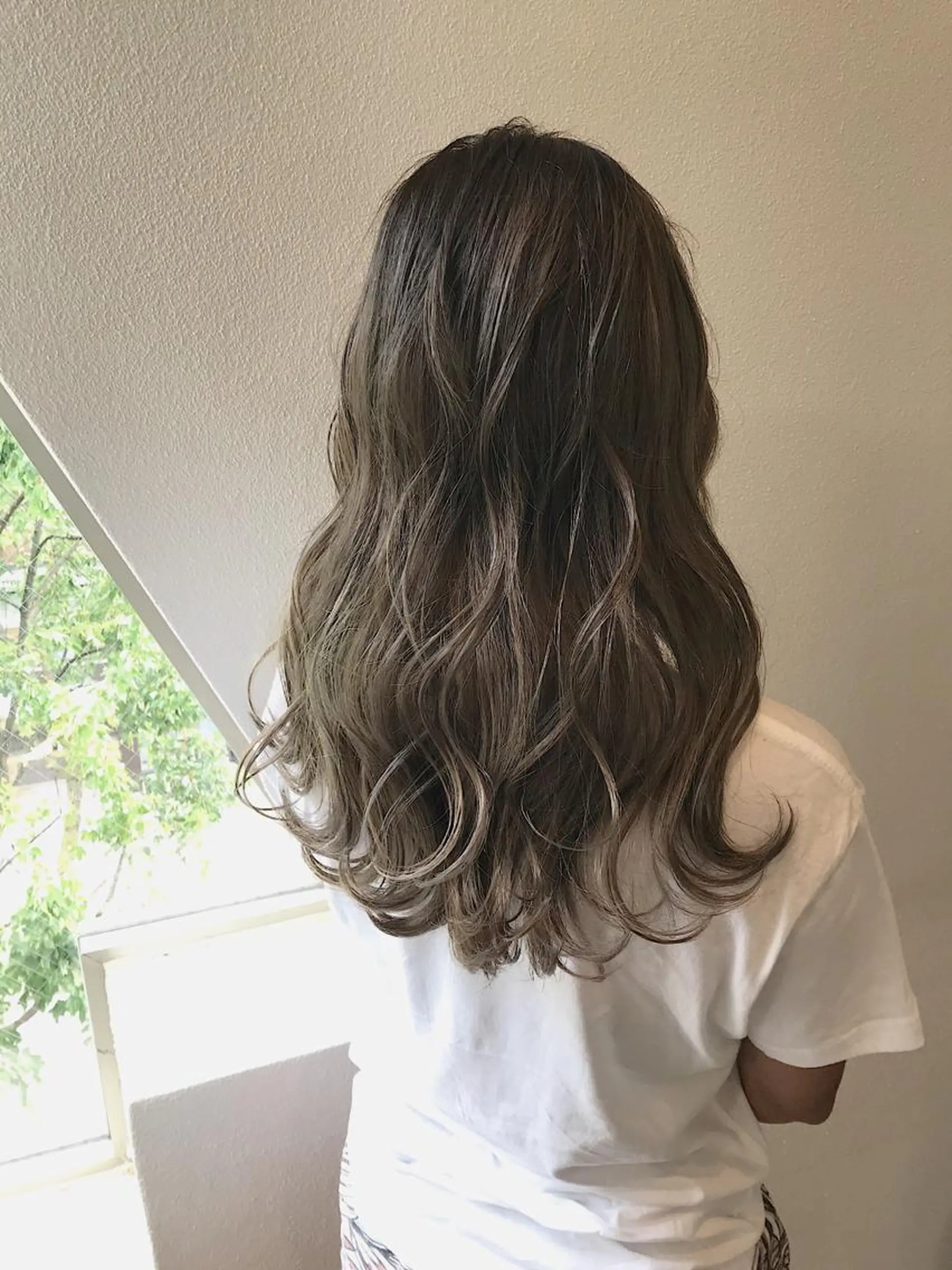 セミロング カラー ベージュカラー カット ヘアカラー lani ブリーチ /ダブルカラーのヘアスタイル