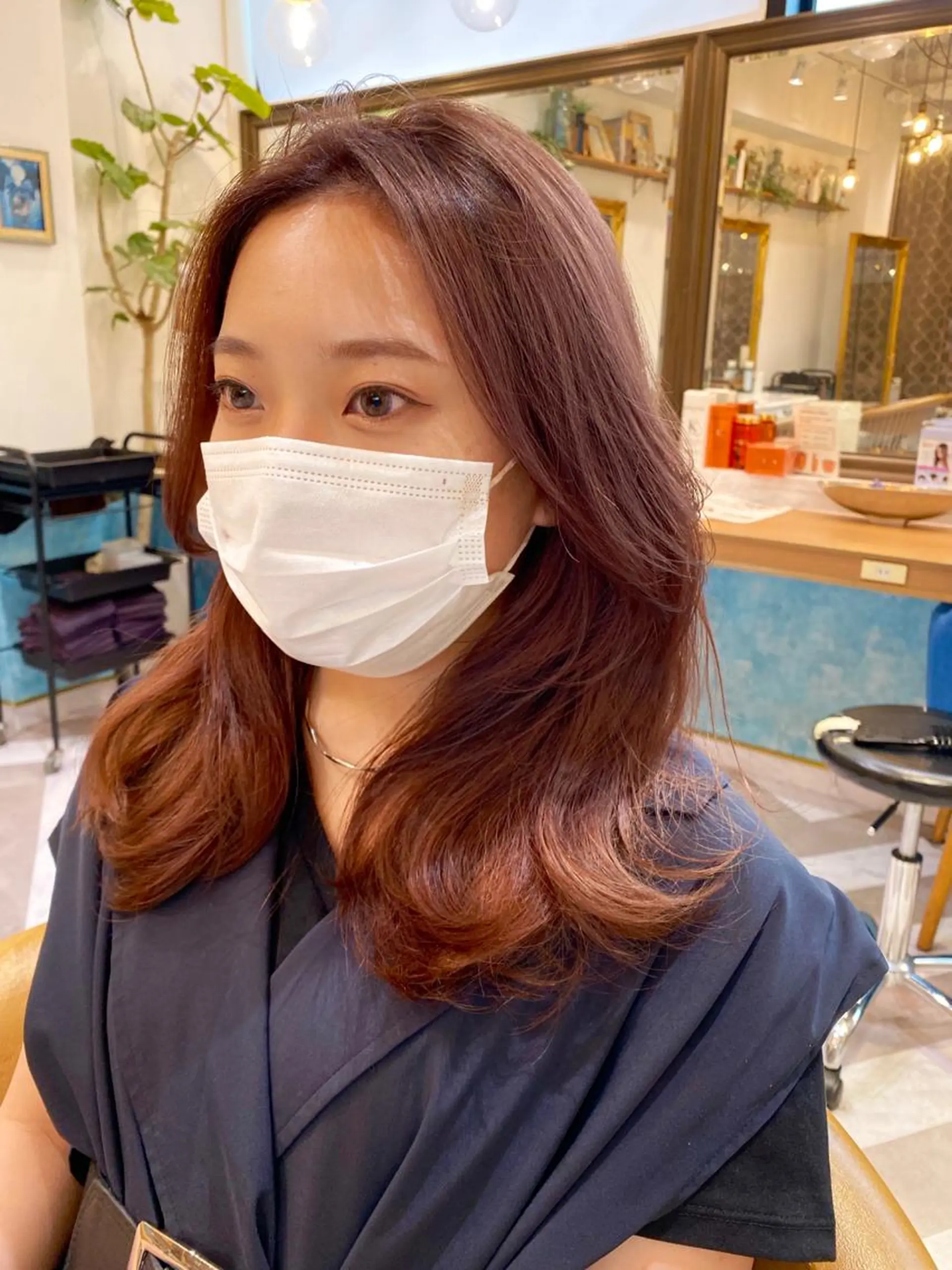 ミディアム カット ヘアカラー トリートメント レイヤーカット /透明感カラー西田のヘアスタイル