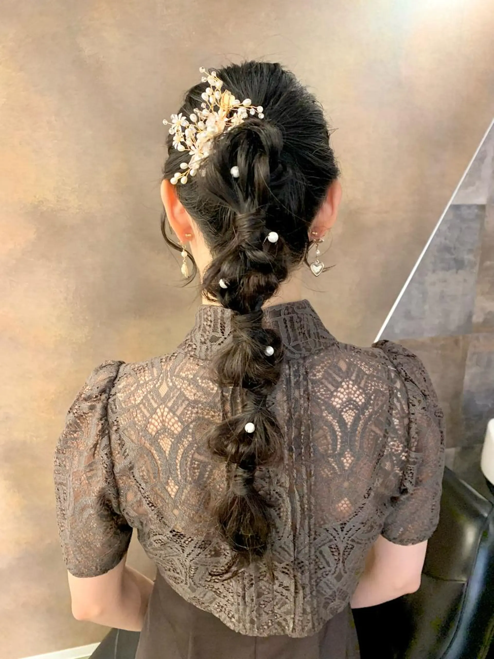 ロング ヘアアレンジ 着付け SAKINO． ベージュカラーのヘアスタイル