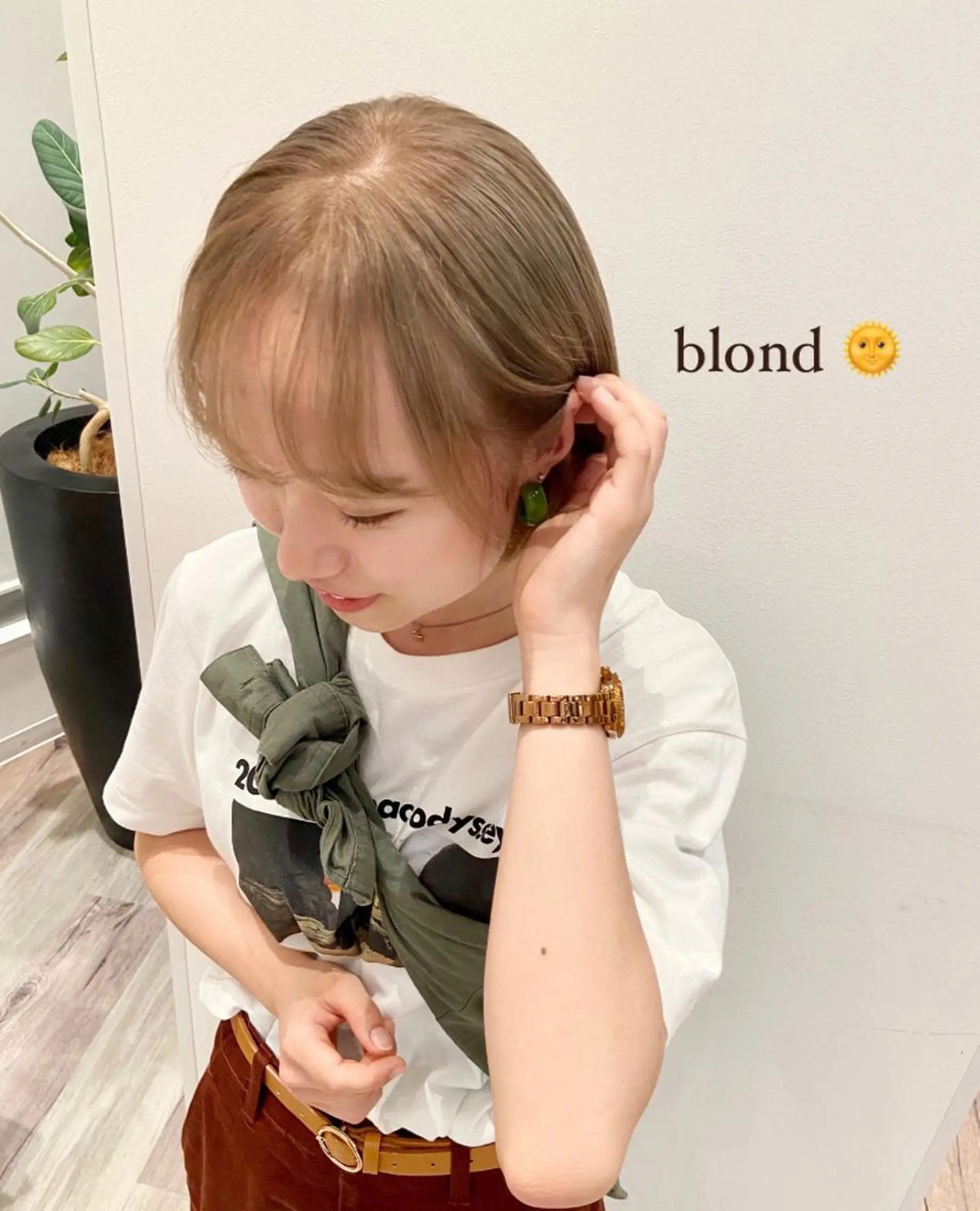 ショート カラー ブリーチ ブロンド 木下 奈々のヘアスタイル