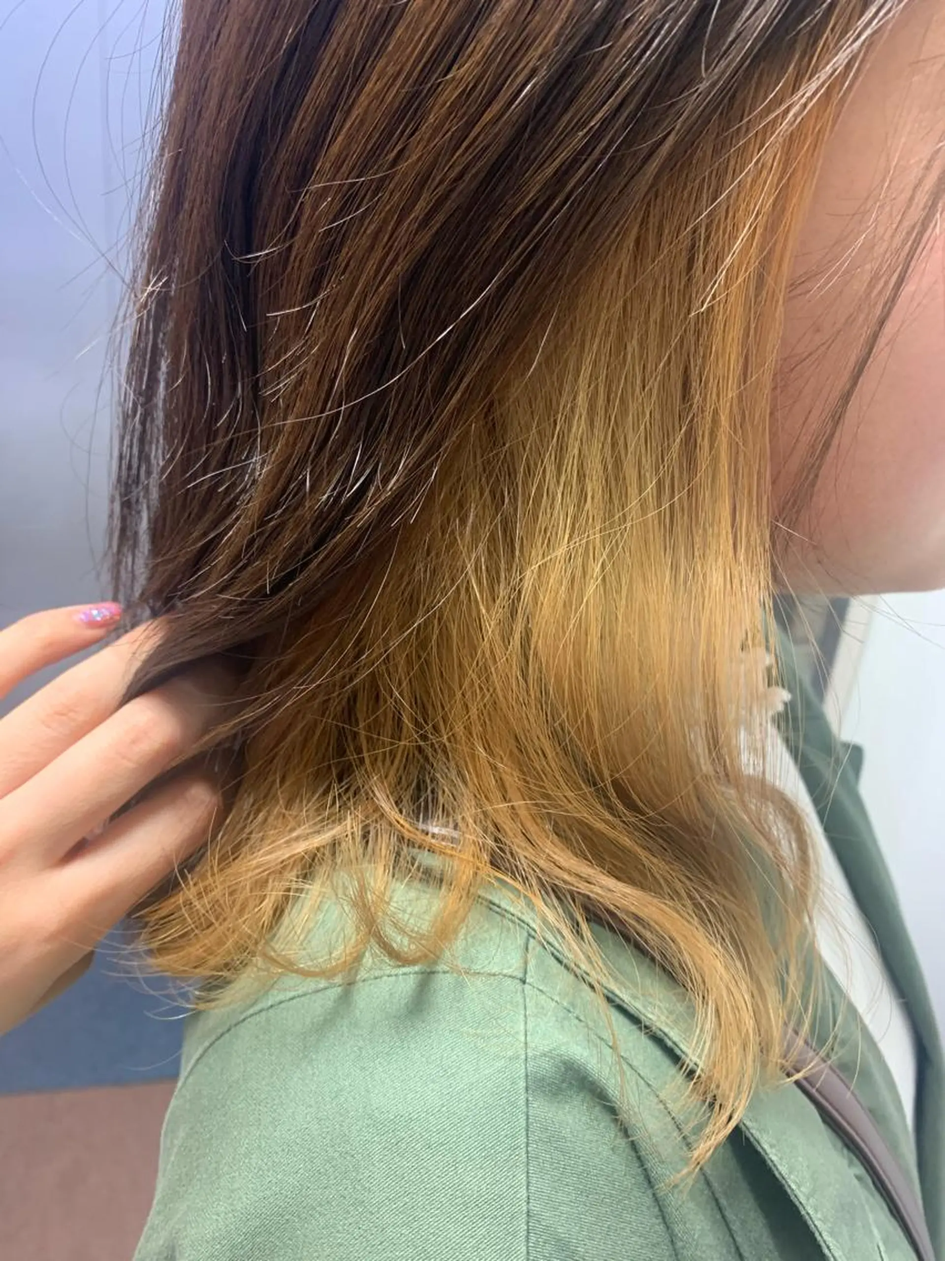 ミディアム 浅沼 久瑠美のヘアスタイル