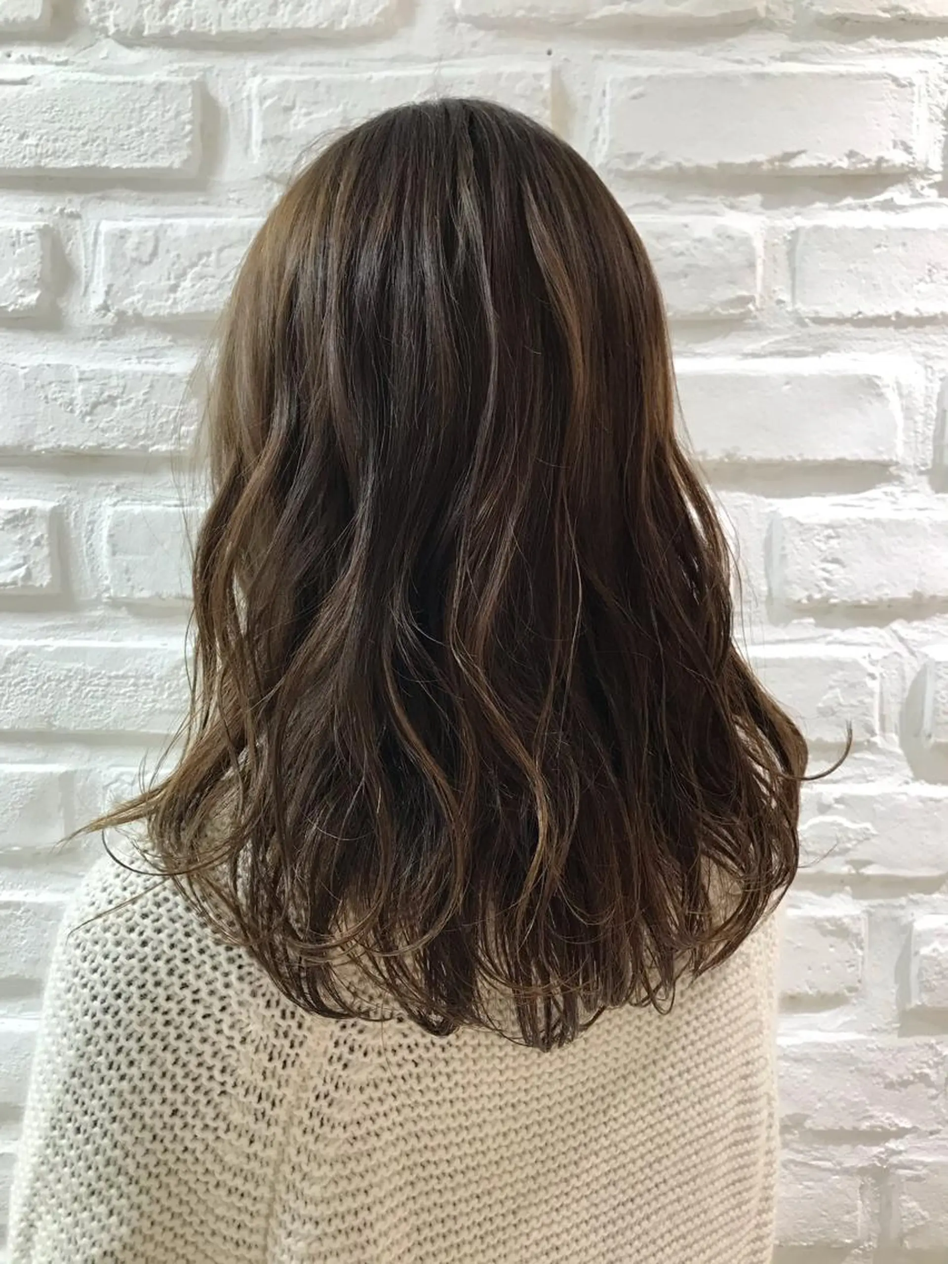 ロング カラー ベージュカラー ハイライトカラー イルミナカラー ハイライト 【暖色カラー特化】 中山由梨のヘアスタイル