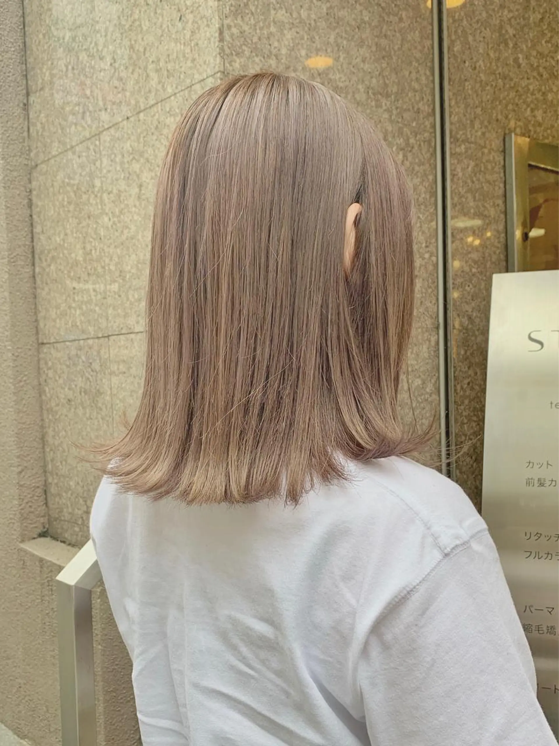 ミディアム カラー グレージュ ミルクティーグレージュ カット ヘアカラー トリートメント 矢野 晃平のヘアスタイル