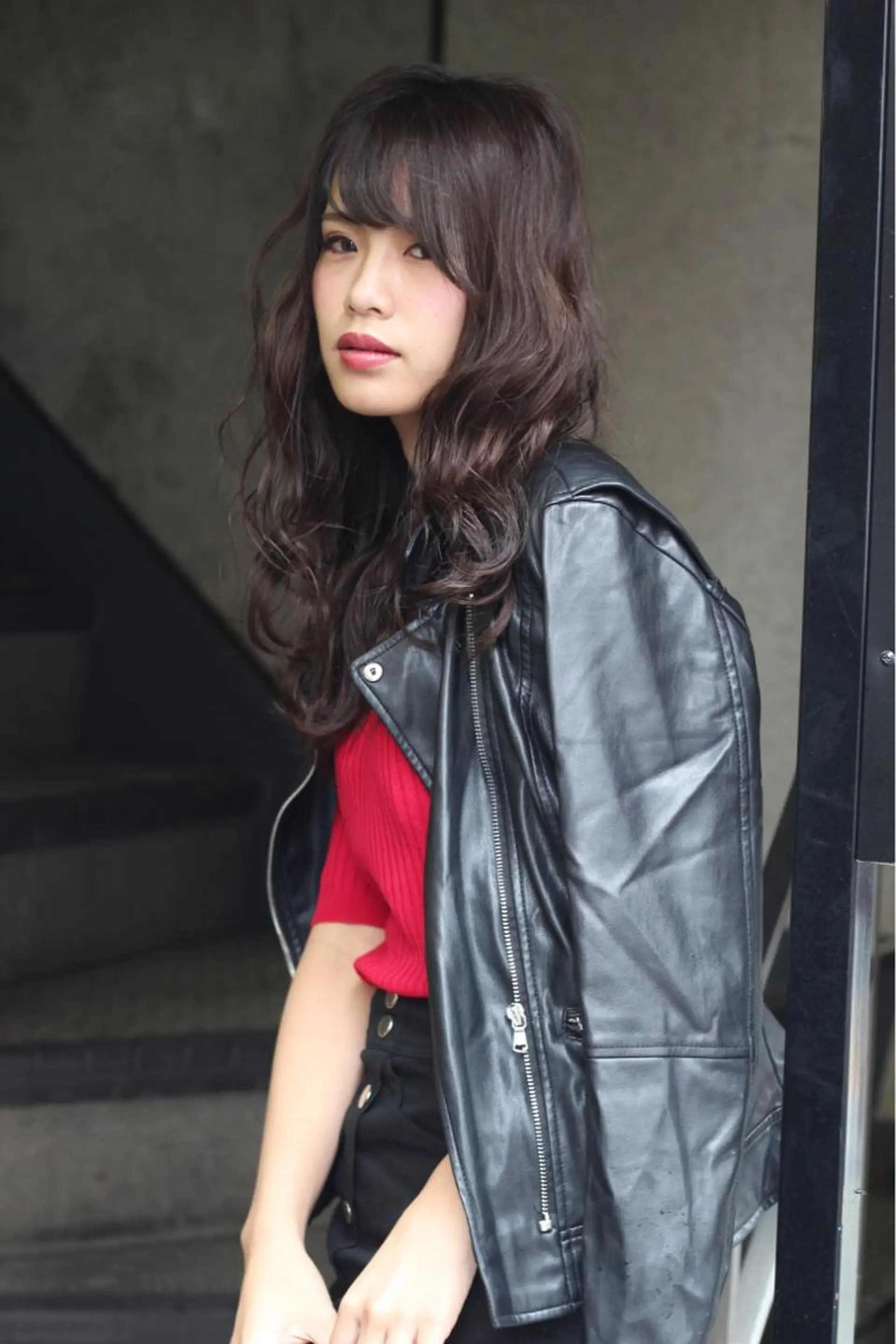 セミロング ホワイト&レイヤーカ ットエクステ長畠俊輔のヘアスタイル