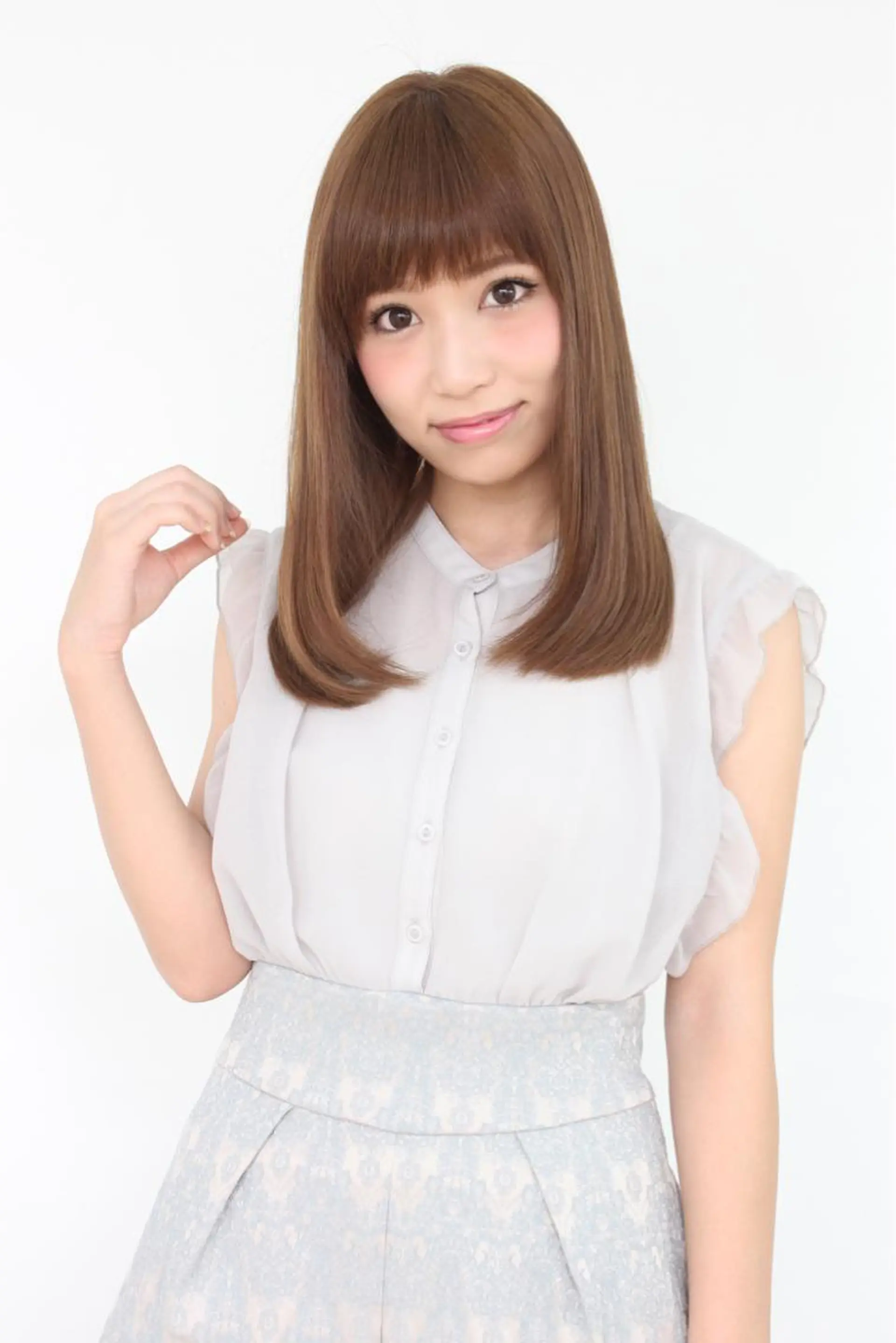 ミディアム セミロング カラー アッシュ ベージュカラー 青木 茂樹⭐️ 透明感カラーのヘアスタイル