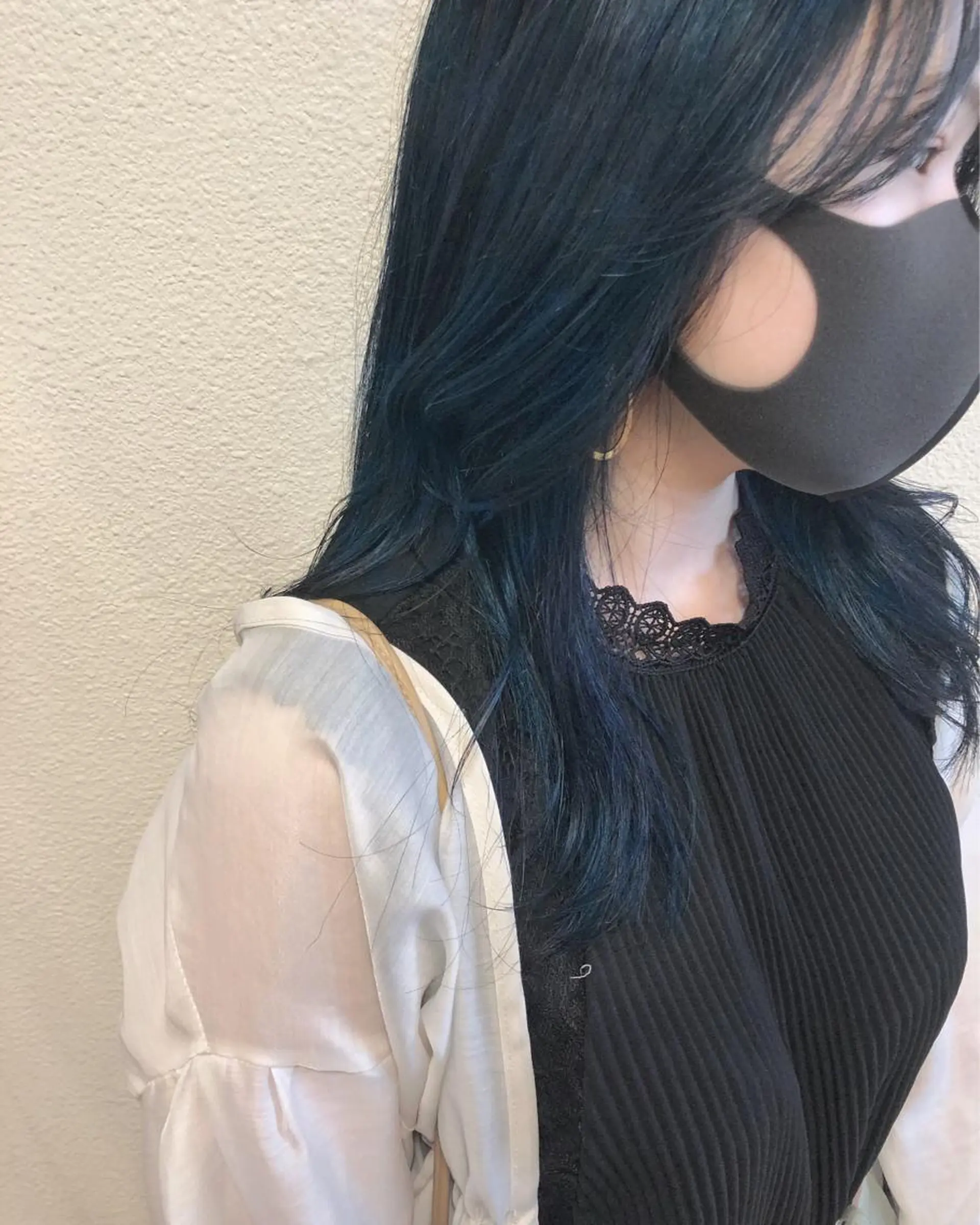 セミロング カラー 黒髪 ブリーチ ブルーカラー ブルーブラック ブリーチなしカラー ヘアカラー 🌼こやま かおり🌼のヘアスタイル