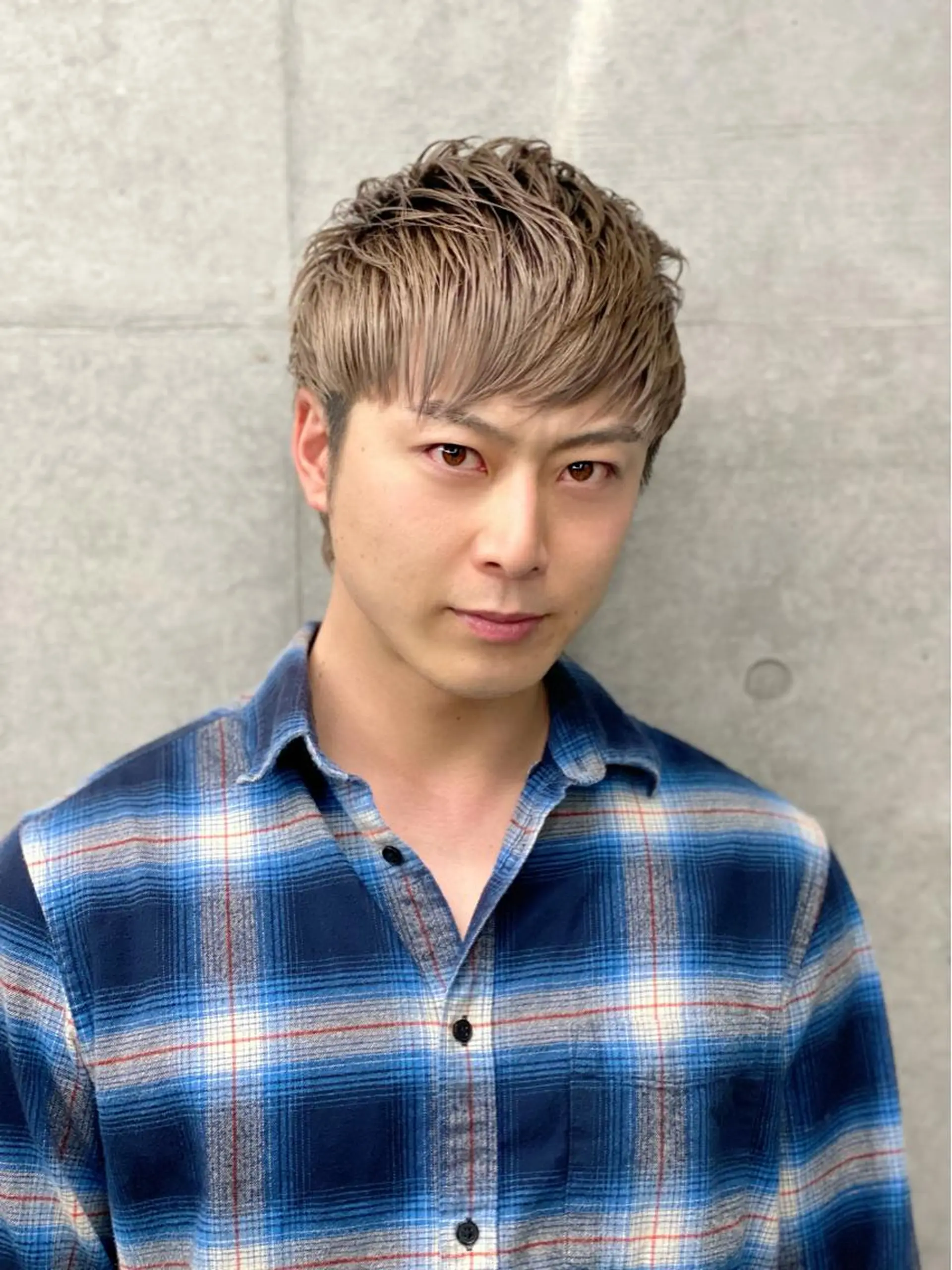 ショート メンズ メンズバレイヤージュ センターパート メンズハイライト メンズインナーカラー マッシュ 原宿アンリ 山下卓也のヘアスタイル