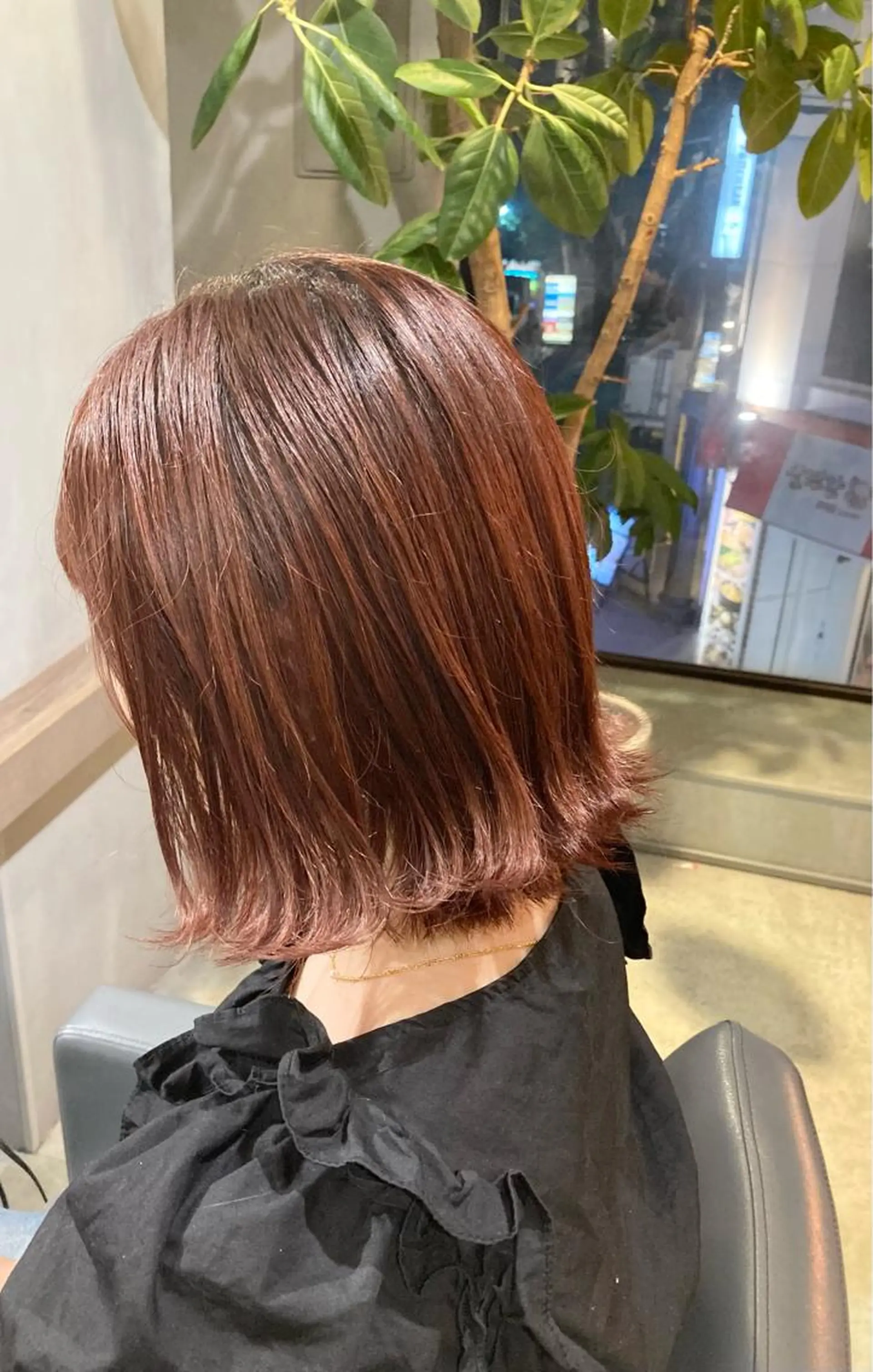 ミディアム ボブ 外ハネヘア カット パーマ トリートメント SCENEbyRAD helmのヘアスタイル