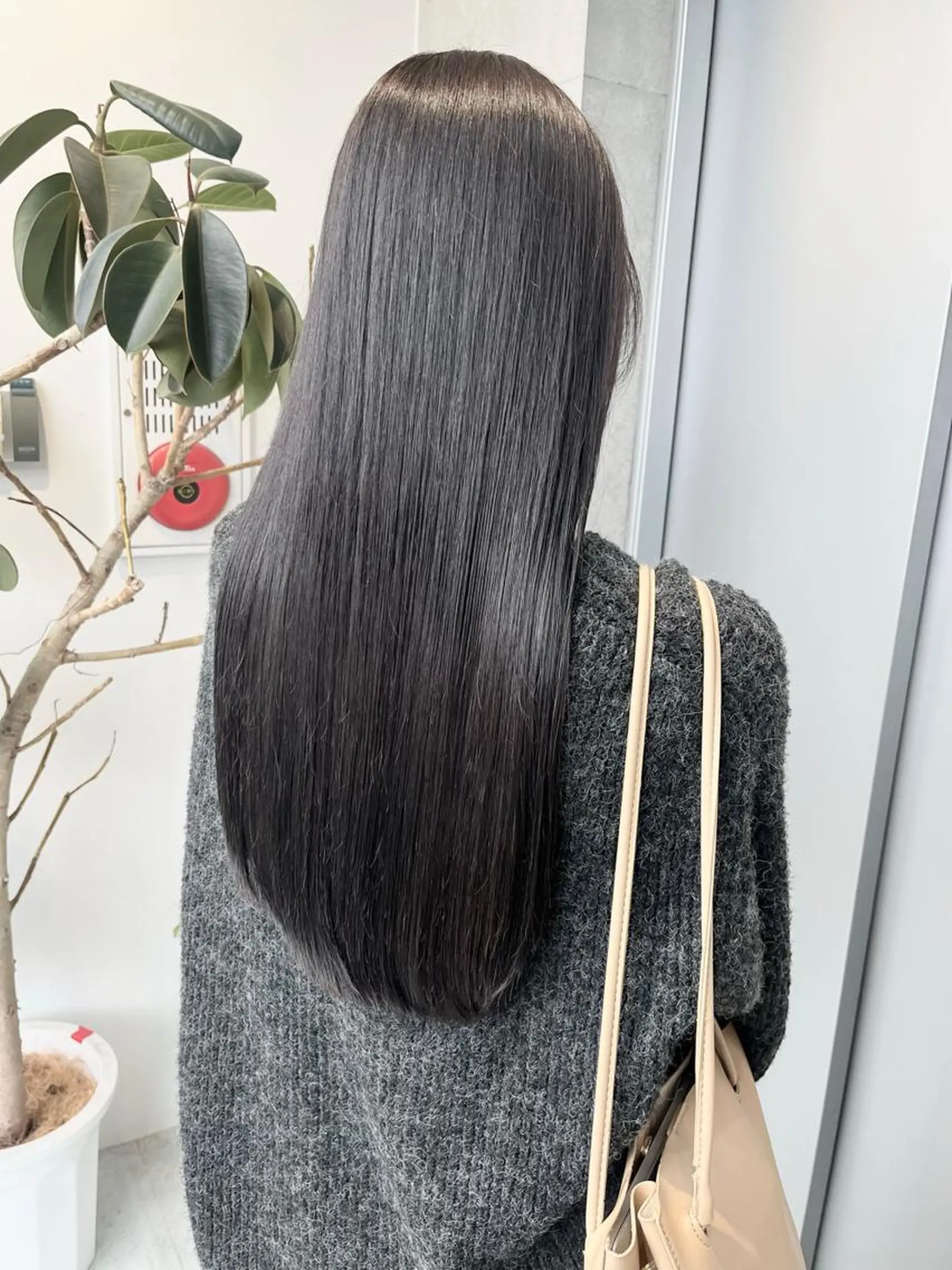 ロング カラー パーマ ヘアアレンジ ヘアカラー トリートメント 透明感/オリーブ/ グレージュ/YUKAのヘアスタイル