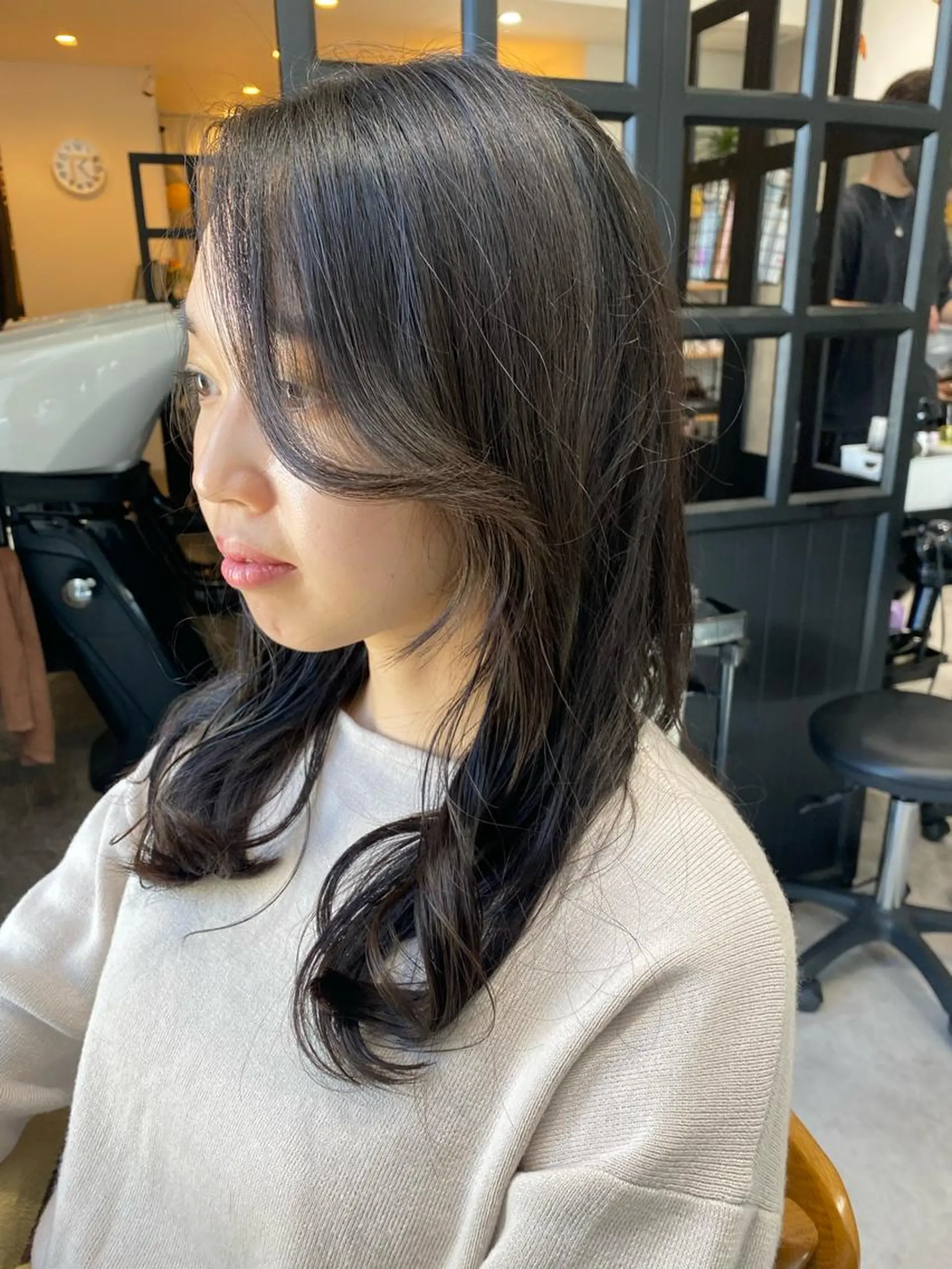 セミロング カット 似合う髪型が 分からない方へのヘアスタイル