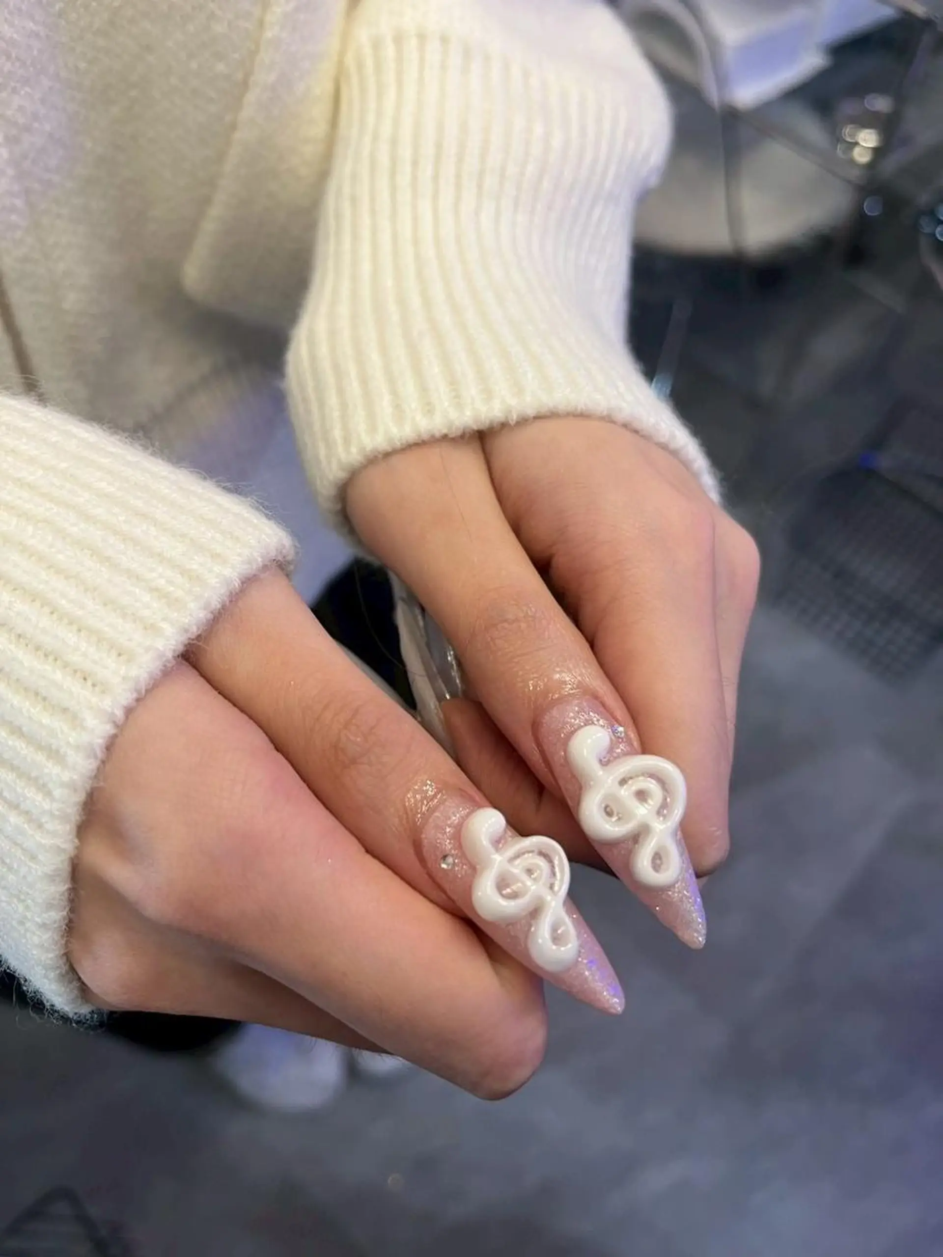 ネイル ハンドネイル フットネイル lili.nail y2k/長さ出しのネイルデザイン