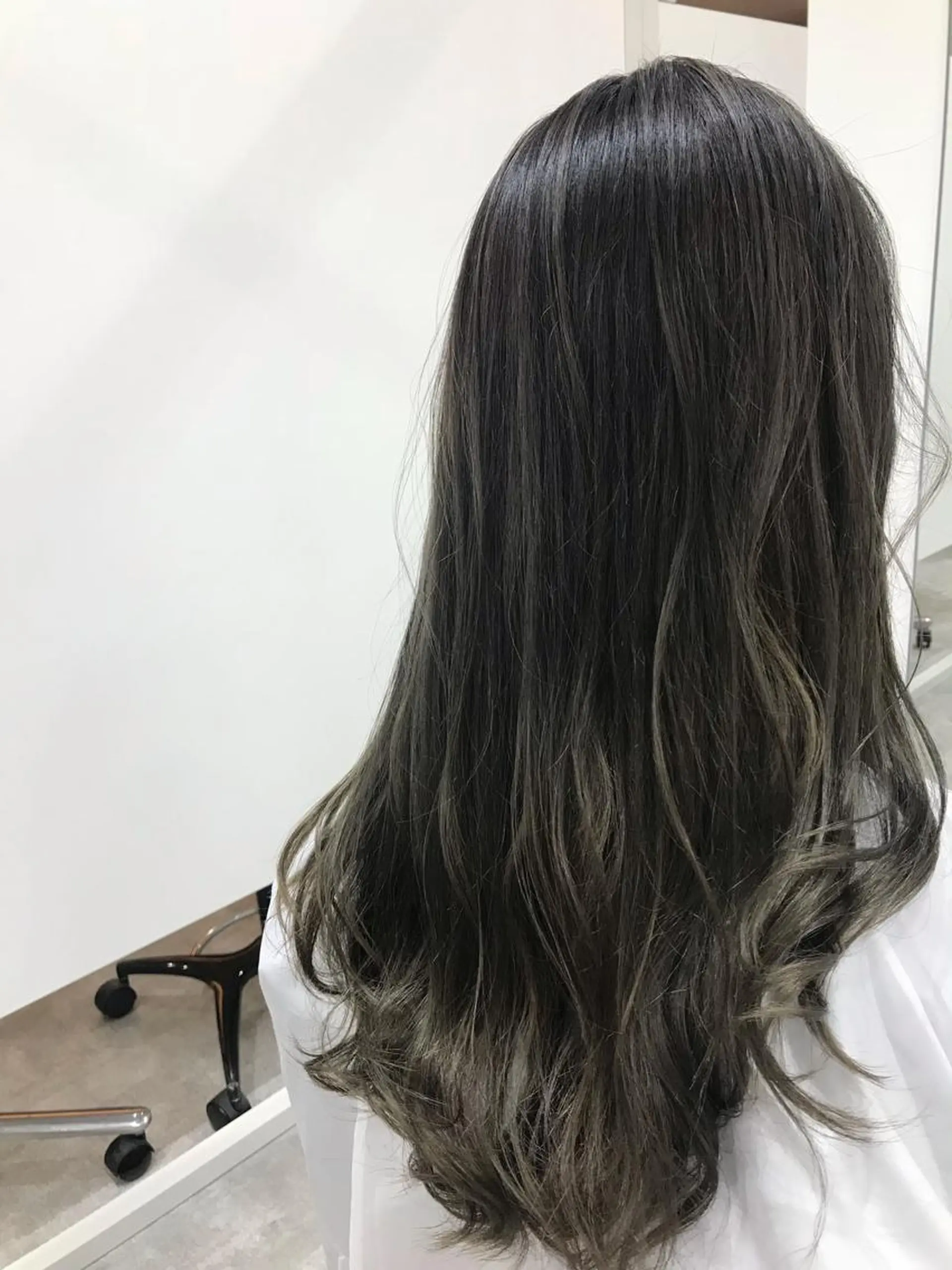 ロング カラー Adachi Fujikoのヘアスタイル