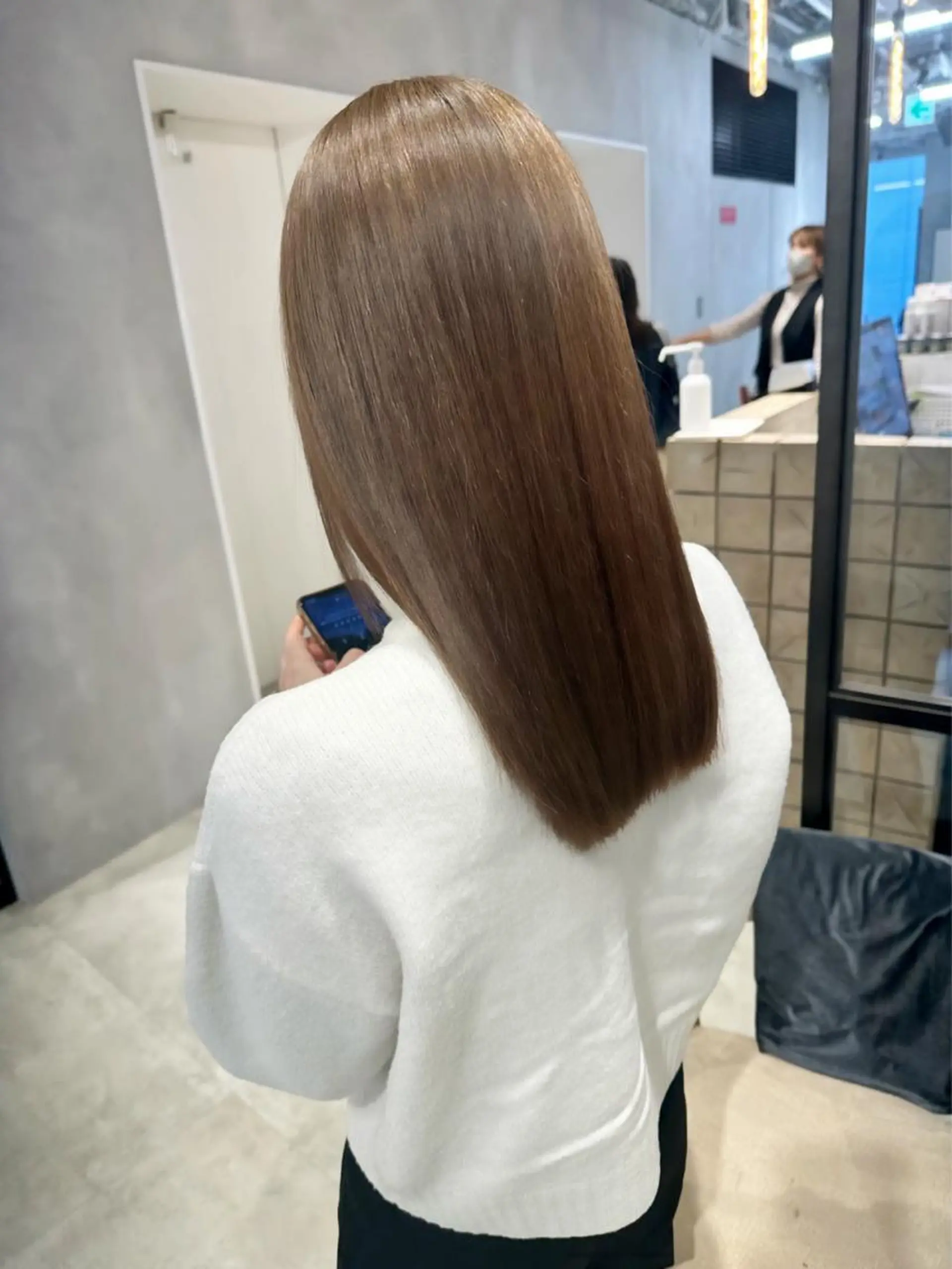 セミロング カラー ハイトーンカラー 🦋レイヤーカット ミドリカワ🦋のヘアスタイル