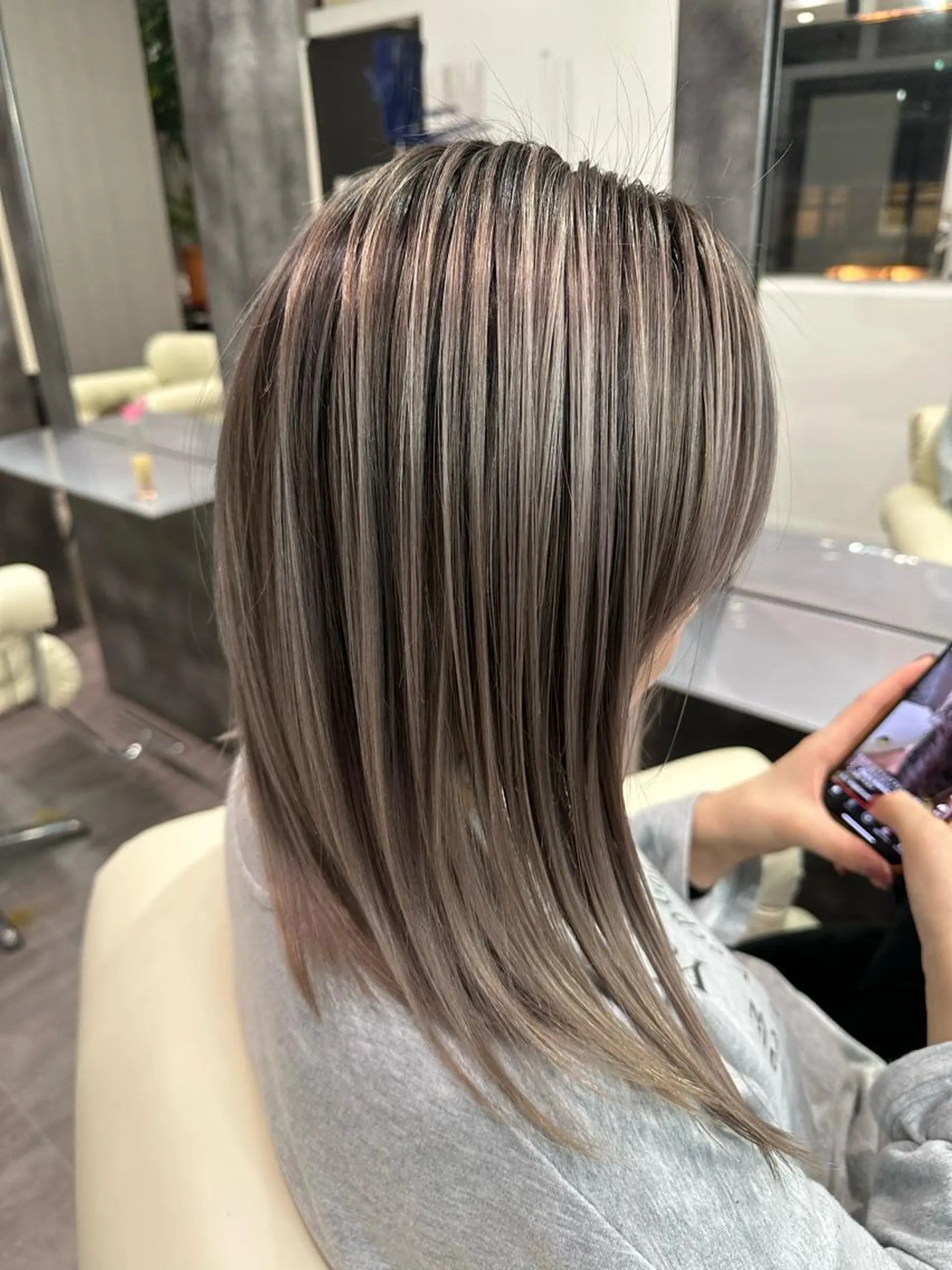 ミディアム カラー ハイライトカラー ハイライト Merlyosaka 早川未来のヘアスタイル