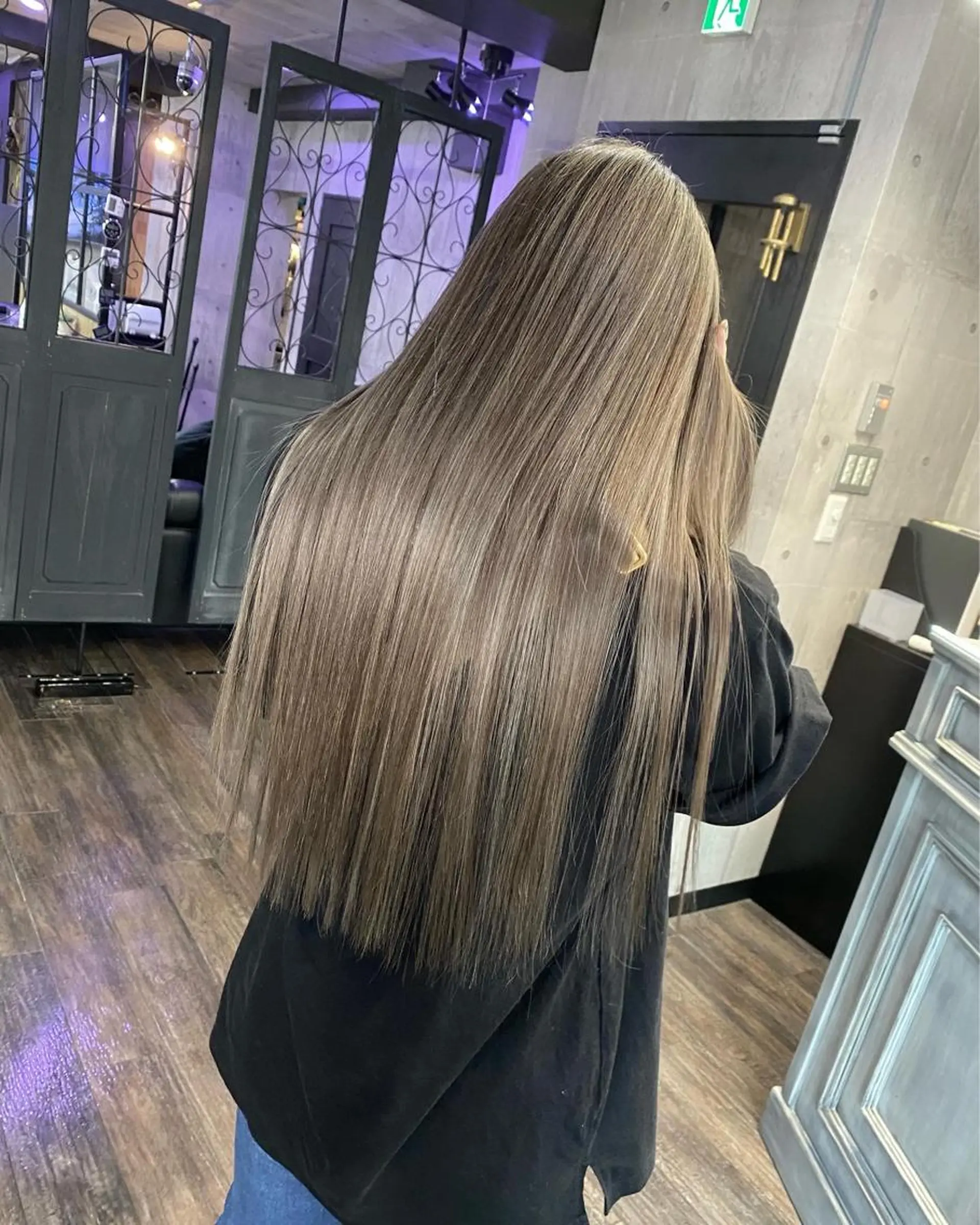 ロング Mika XELVEのヘアスタイル