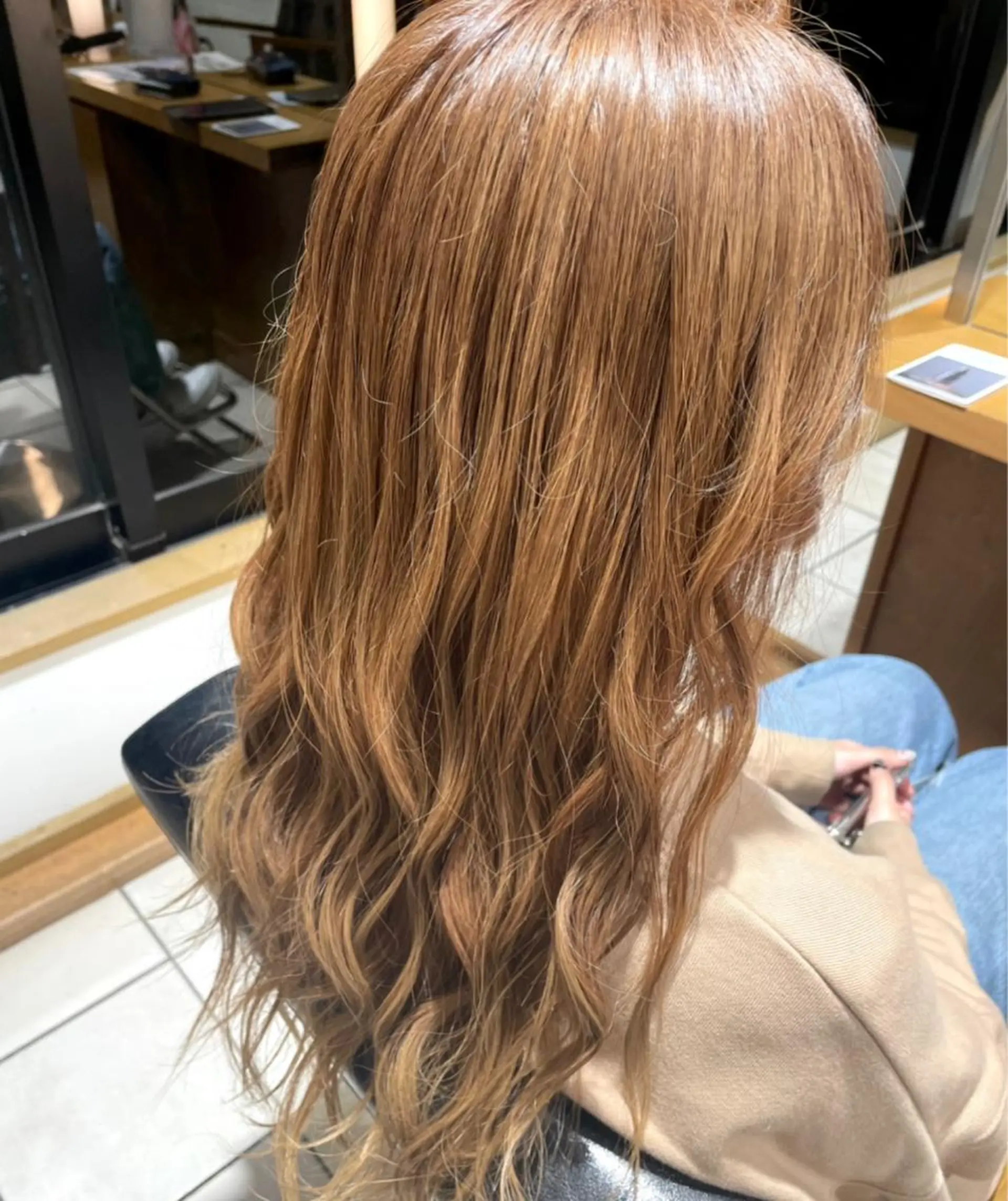 ロング カラー ベージュカラー ミルクティーベージュ 🩰韓国レイヤー🩷 艶カラー🌷小栁歩美のヘアスタイル