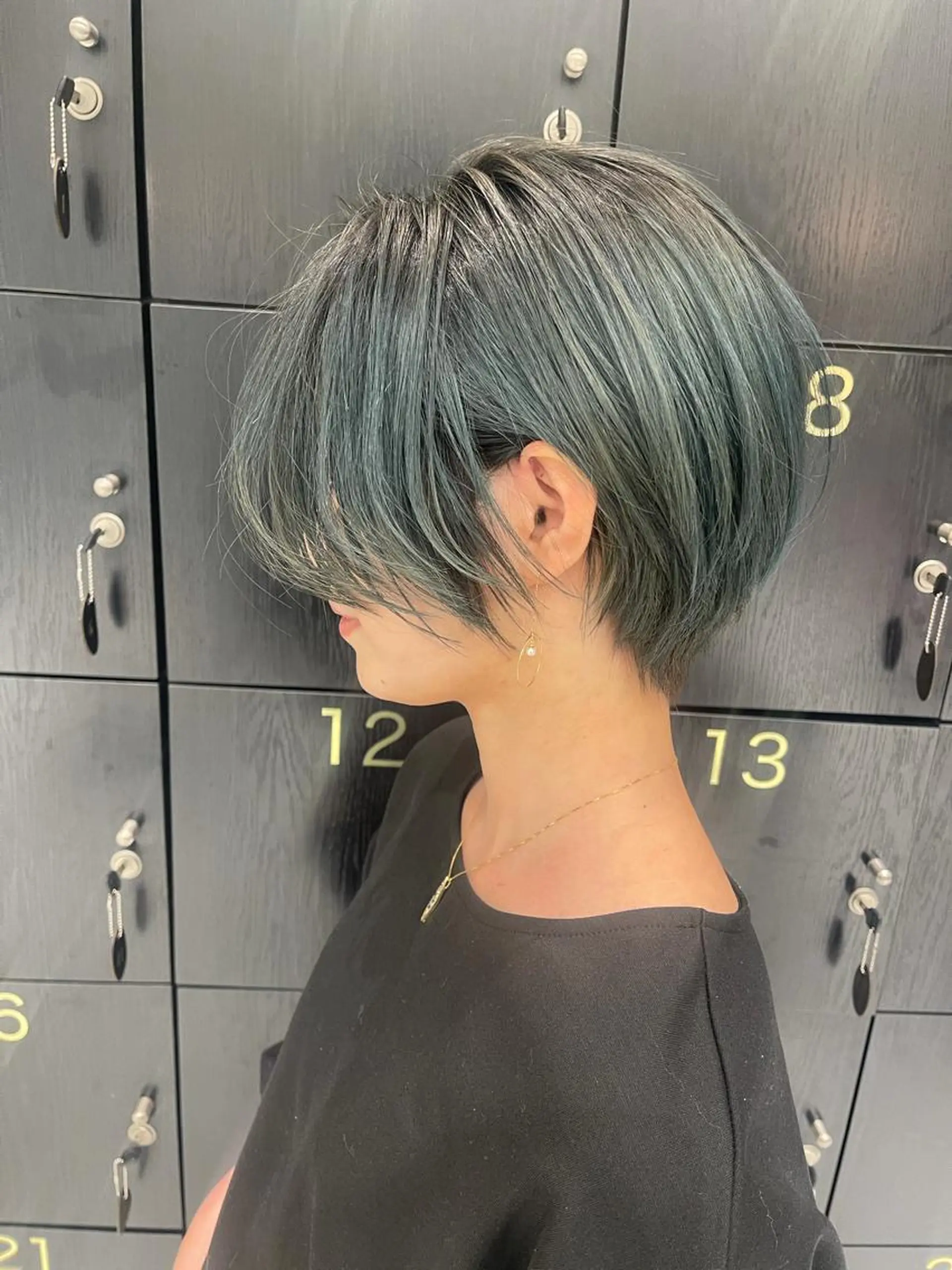 ショート カラー ハンサムショート ハイライトカラー ボブ ハイライト ショートヘア ブリーチ/ハイトーン SERINAのヘアスタイル