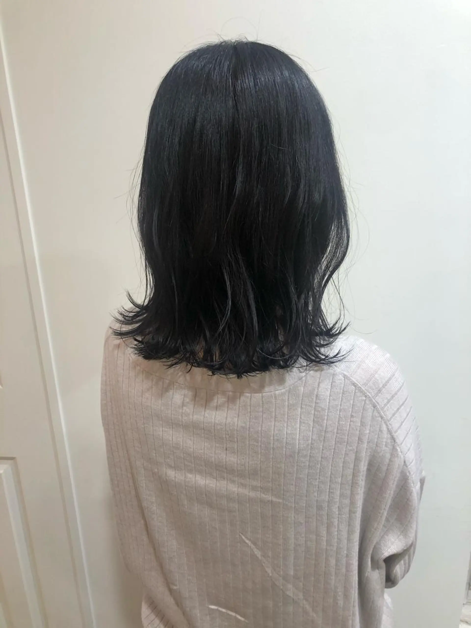 ミディアム カラー MIOベージュカラー 柔らかいカラーのヘアスタイル