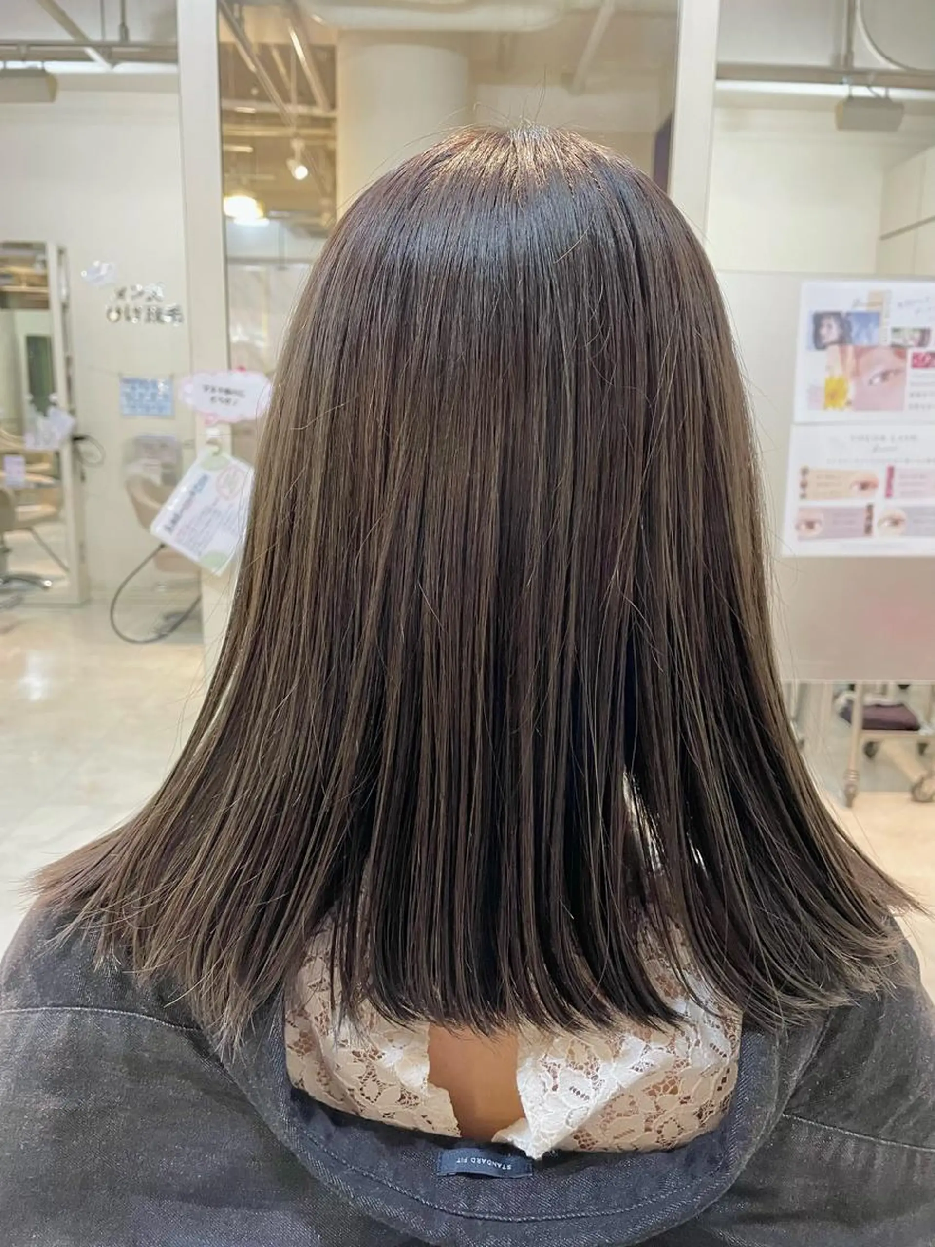ミディアム カラー グレージュ 小森 永のヘアスタイル