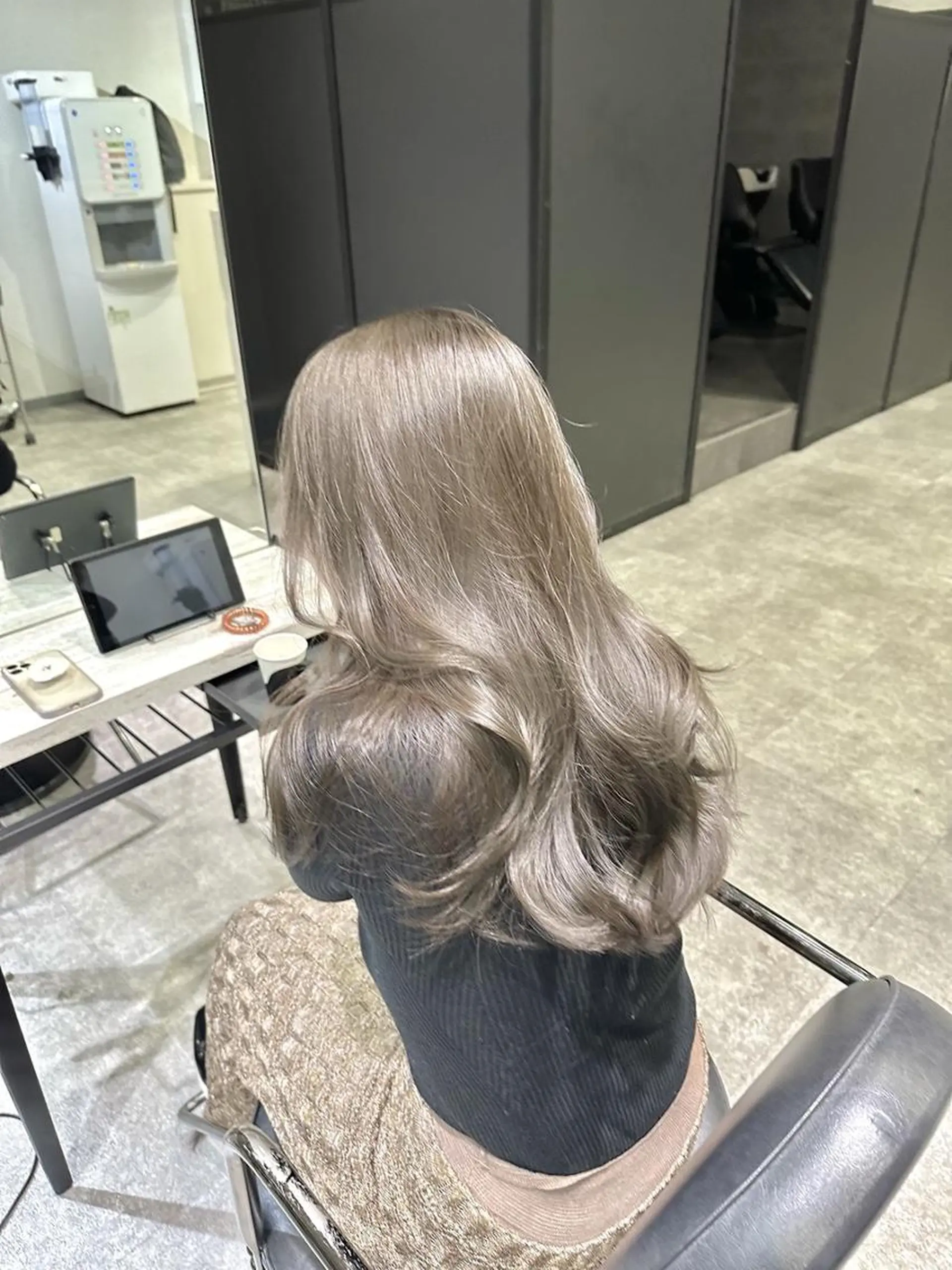 ロング カラー ヘアアレンジ カット ヘアカラー トリートメント _WHITE 難波本店のヘアスタイル