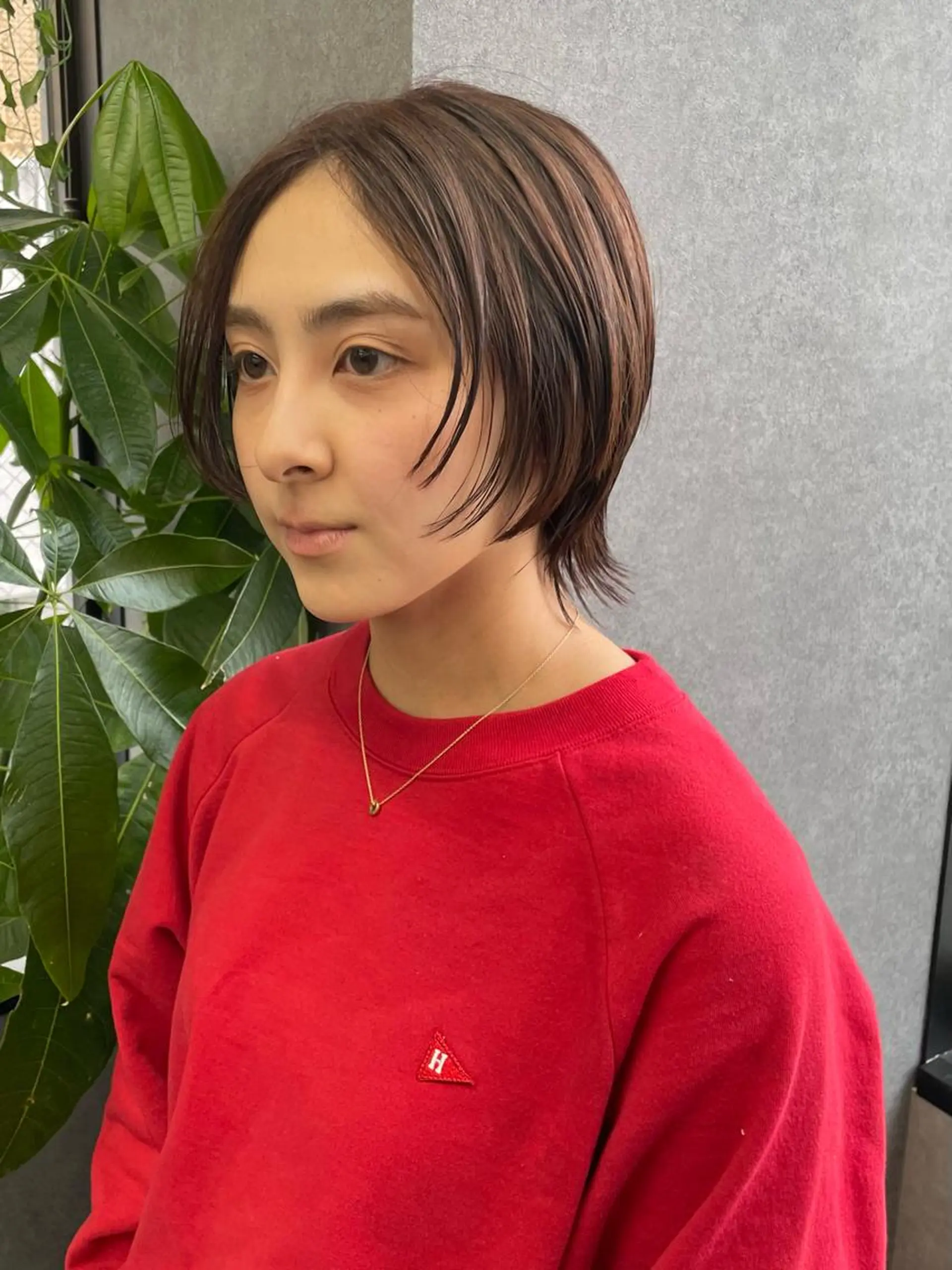 ショート カラー ベージュカラー ボルドーカラー レイヤーカット ウルフカット ウルフレイヤー レイヤーカット/ 薬院/川上智也のヘアスタイル
