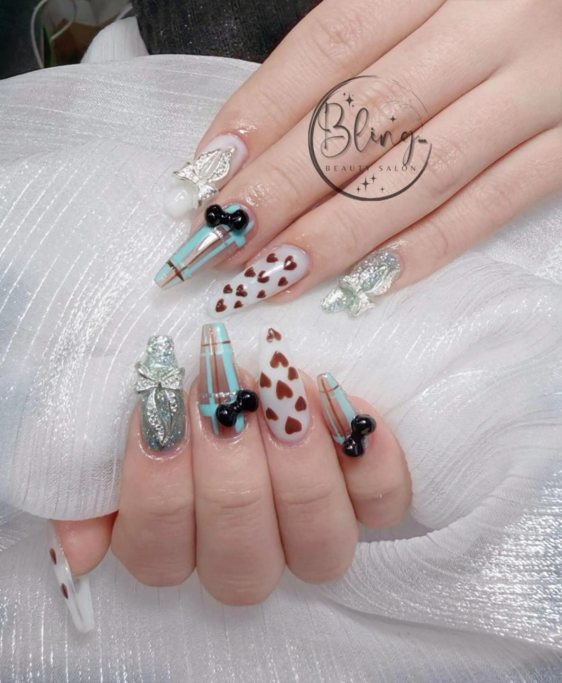 ロング カラー ベージュカラー グラデーションカラー ピンクカラー 韓国風ヘア ハンドネイル Bling Salonのネイルデザイン