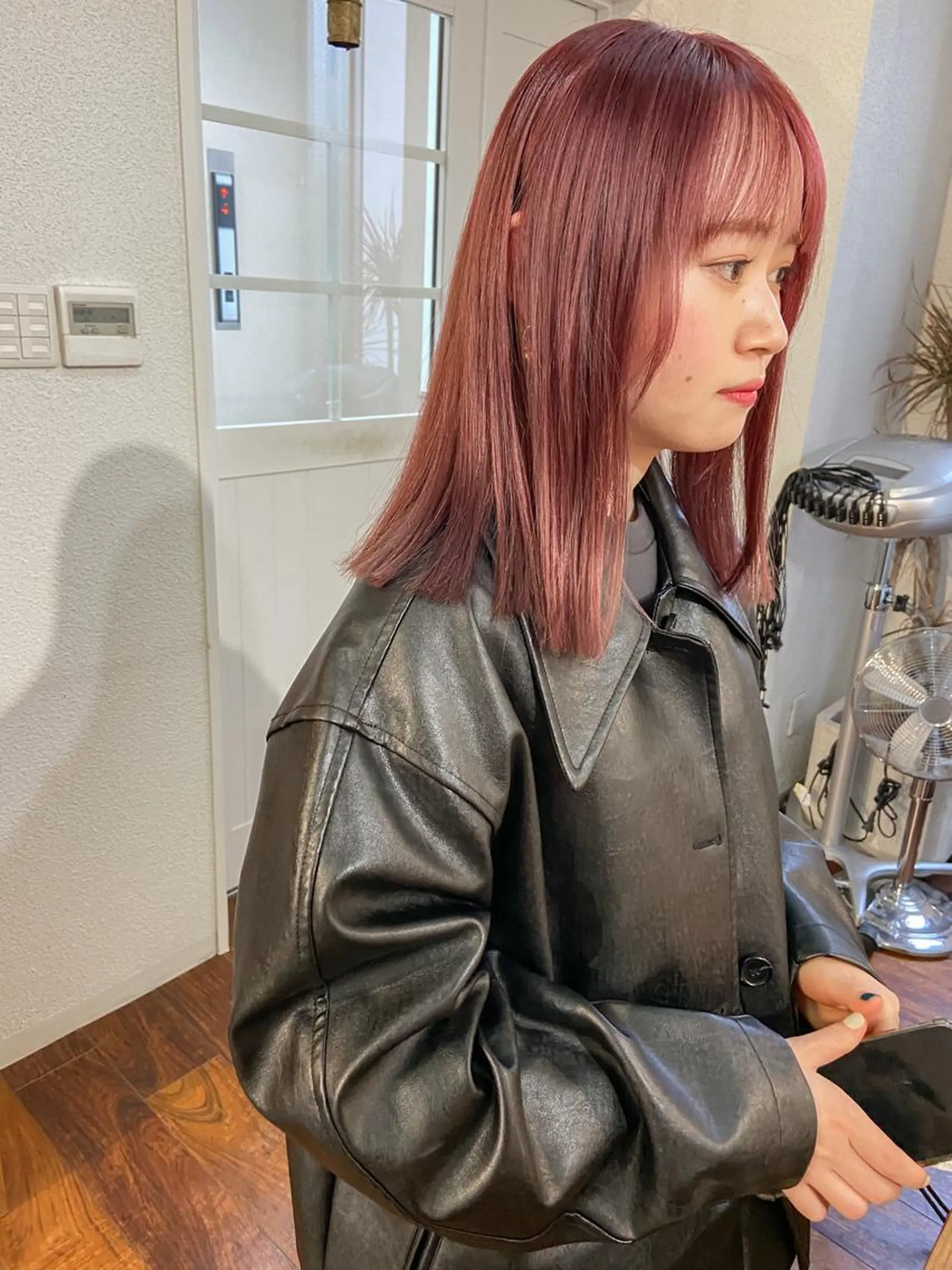 セミロング カラー ベージュカラー ブリーチ ケアブリーチ グレージュ ハイトーンカラー 岡本康平/ボブ /ブリーチ/レイヤーのヘアスタイル