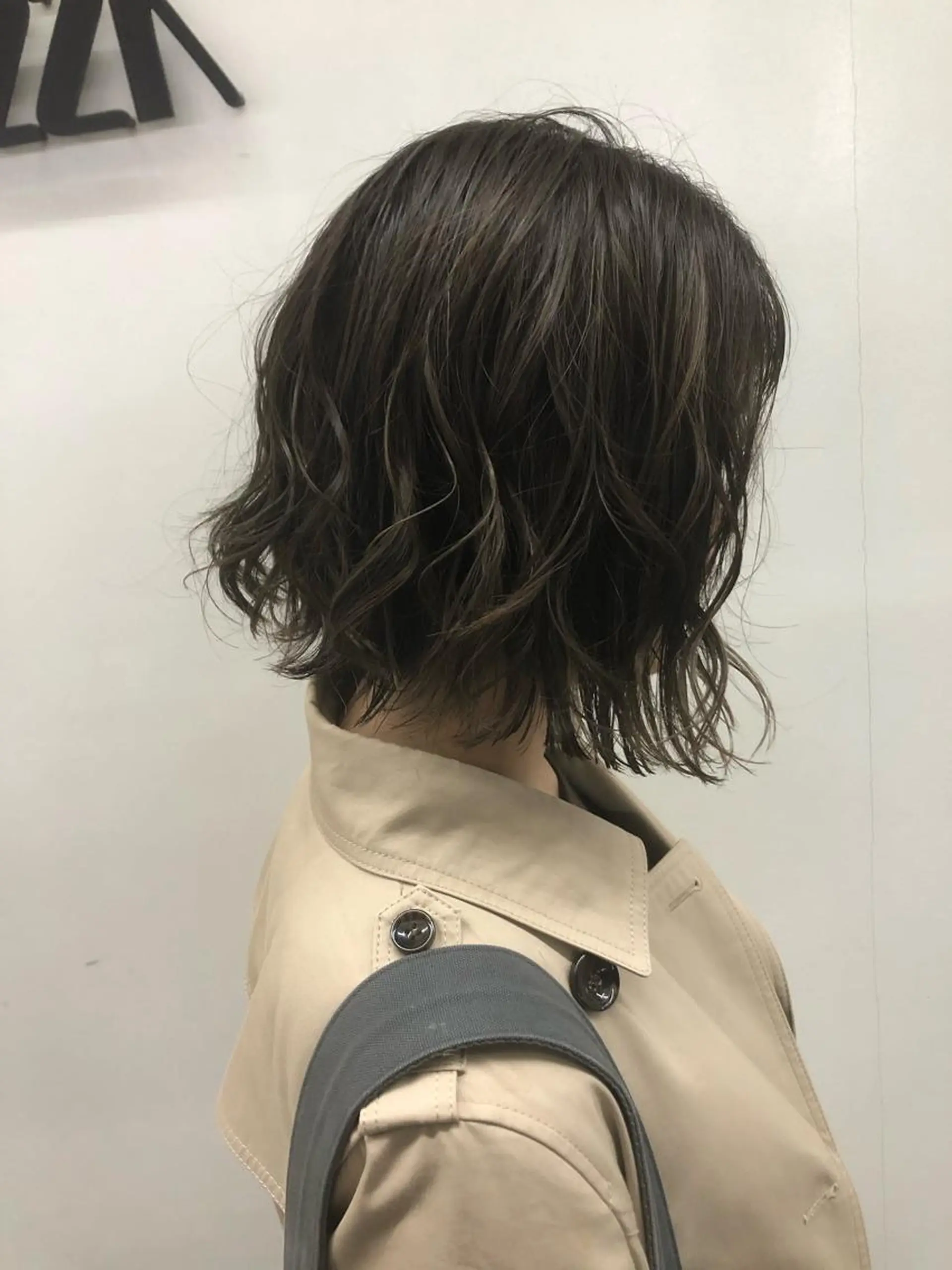 ショート カラー グレージュ ハイライトカラー ボブ ハイライト 外ハネヘア ヘアカラー トリートメント シェアサロン　シエナ所属・東條 克義のヘアスタイル