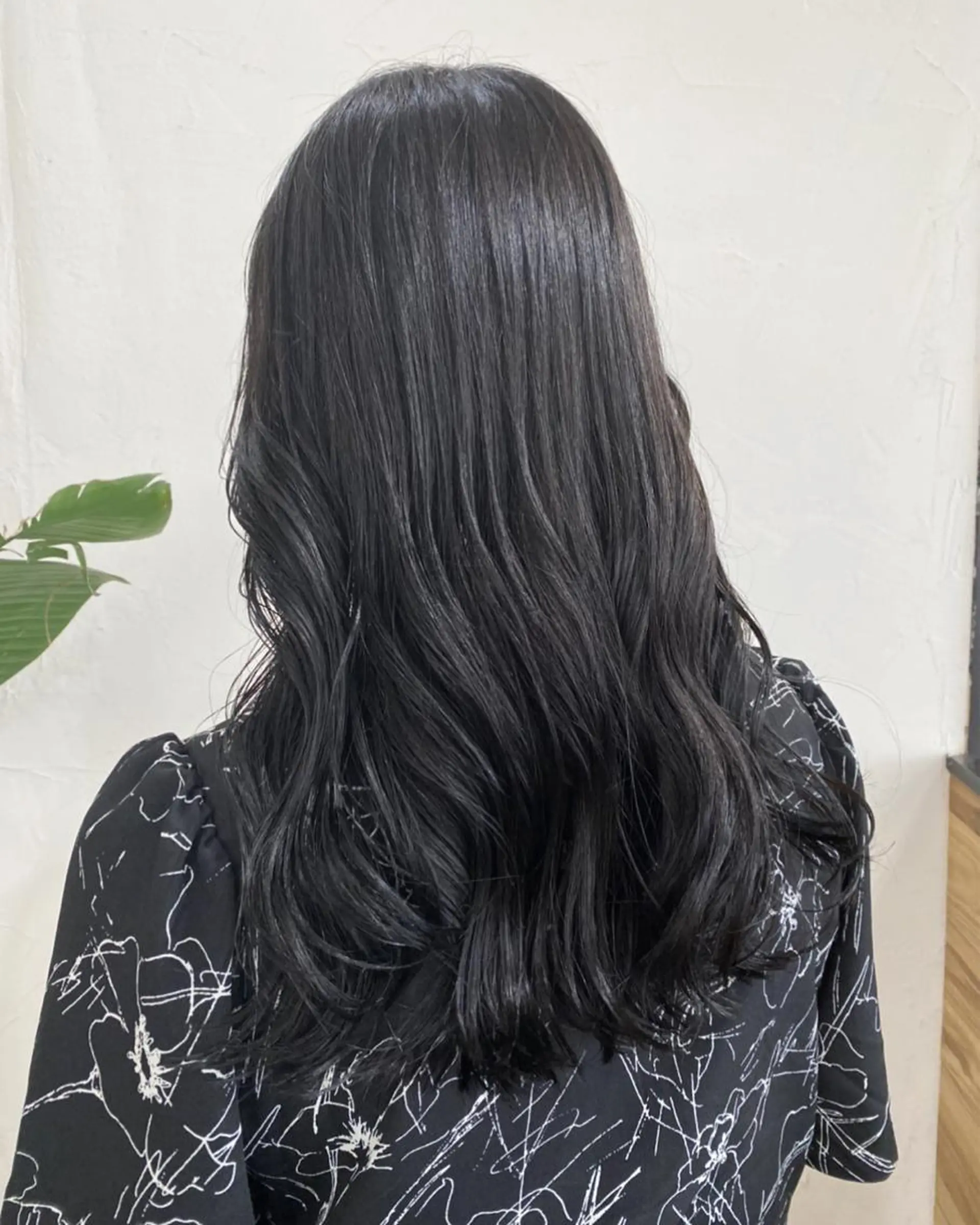ロング 暗髪カラー🫐パーマ おくだりんかのヘアスタイル