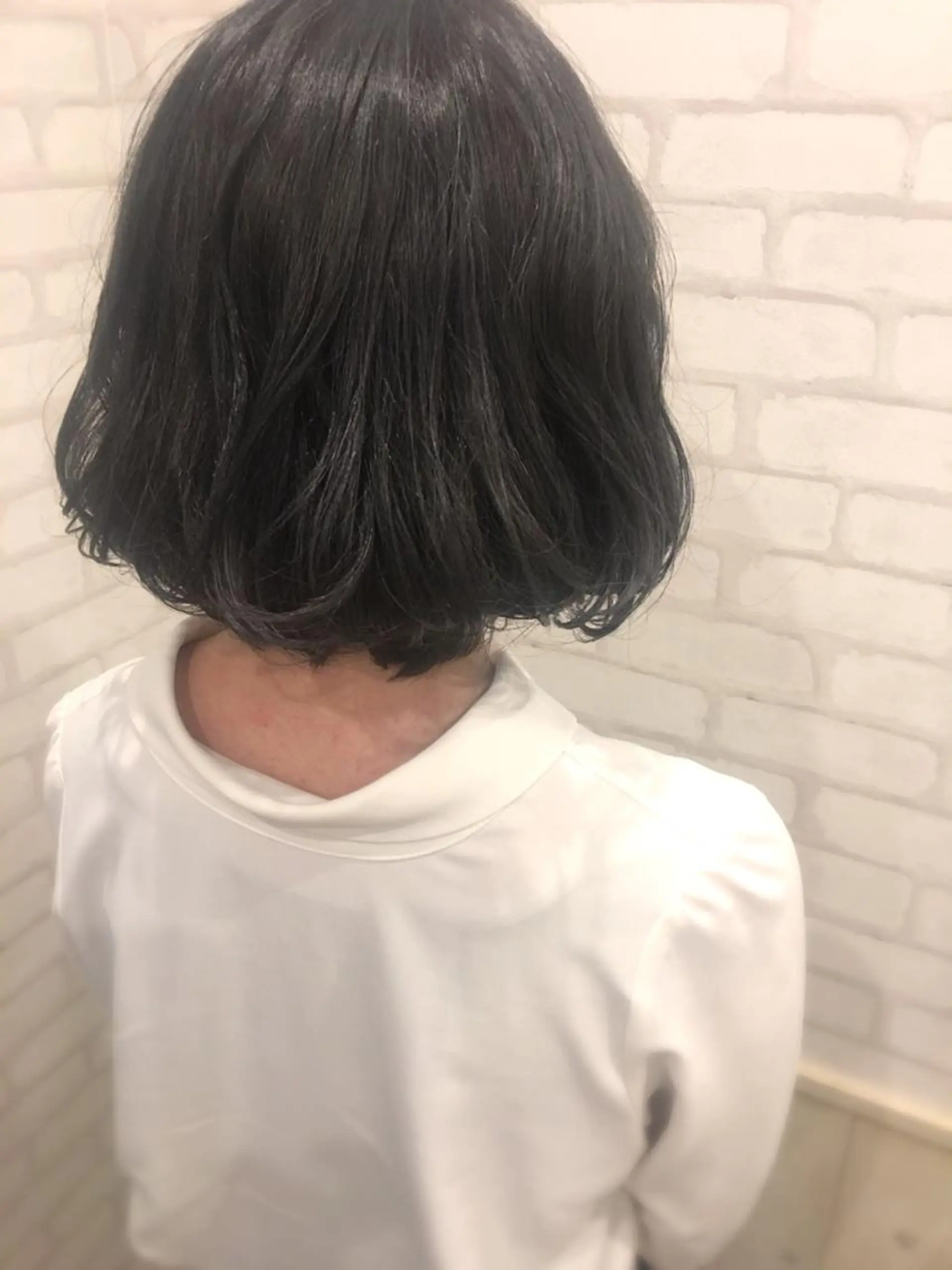 ミディアム カラー アディクシーカラー アッシュ ブリーチ t.（ティードット）所属・日高 香織のヘアスタイル