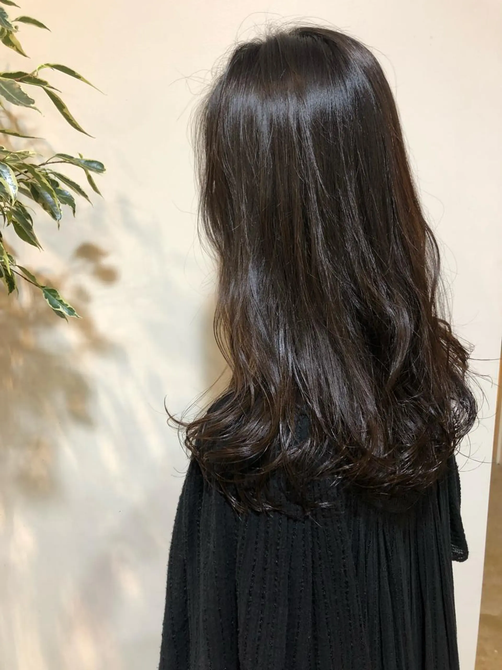 ロング ヘアアレンジ MIOベージュカラー 柔らかいカラーのヘアスタイル