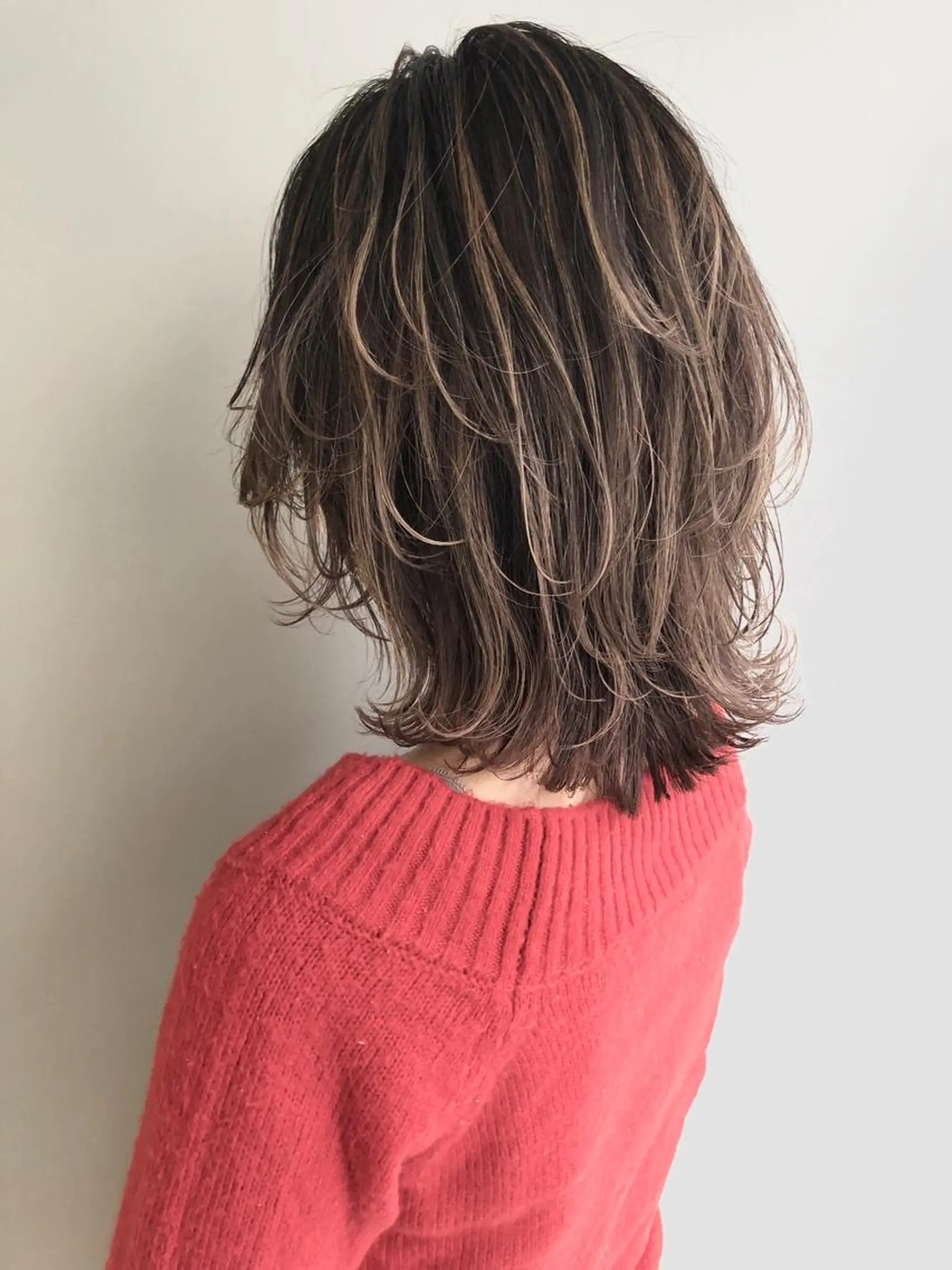 ミディアム カラー パーマ ヘアアレンジ ハイライトカラー 3Dハイライト ハイライト レイヤーカット ウルフカット 酸性縮毛矯正のプロ 杉山玲介のヘアスタイル