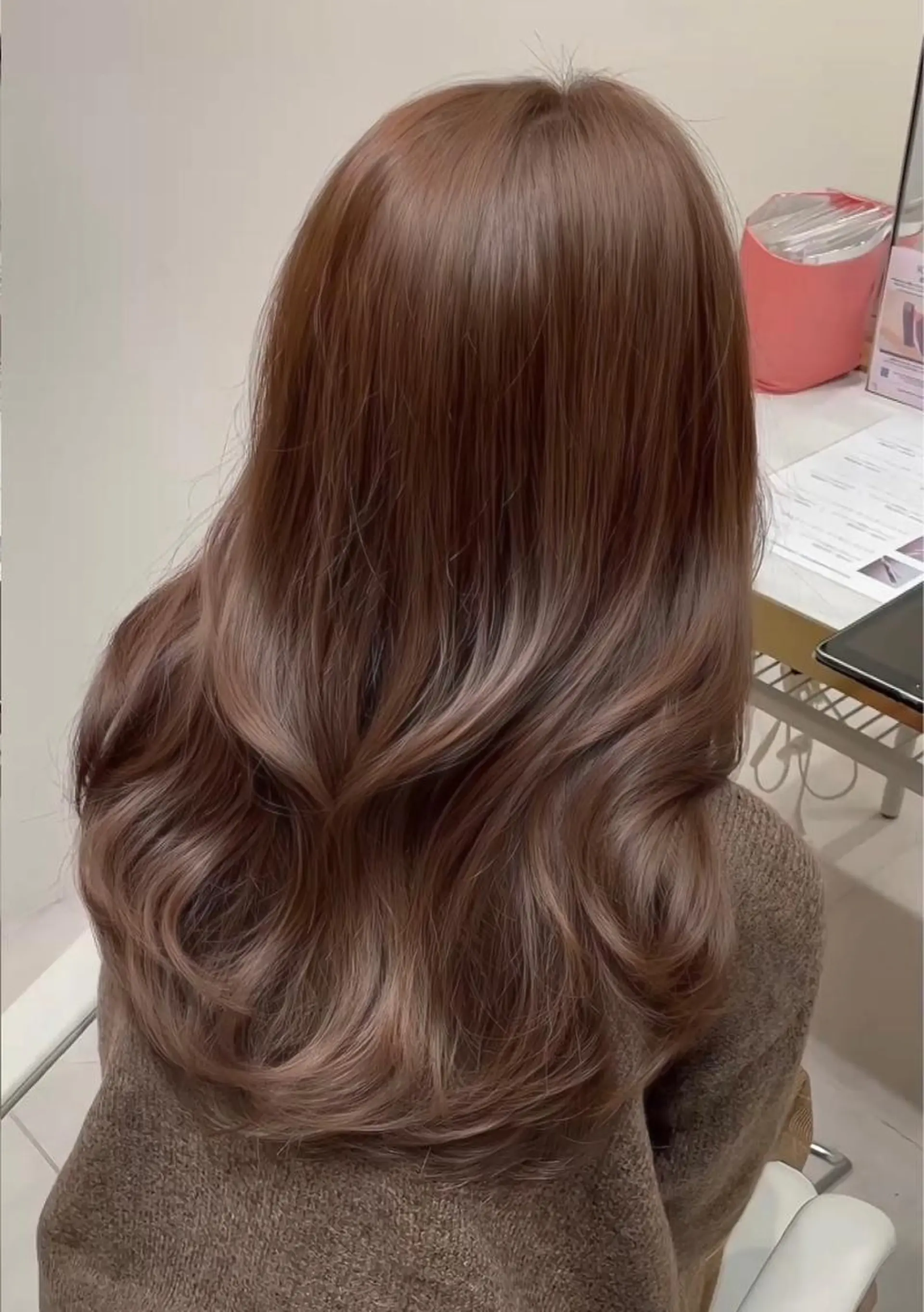 セミロング カラー 🤎小顔レイヤー /ベージュ🤎友香のヘアスタイル