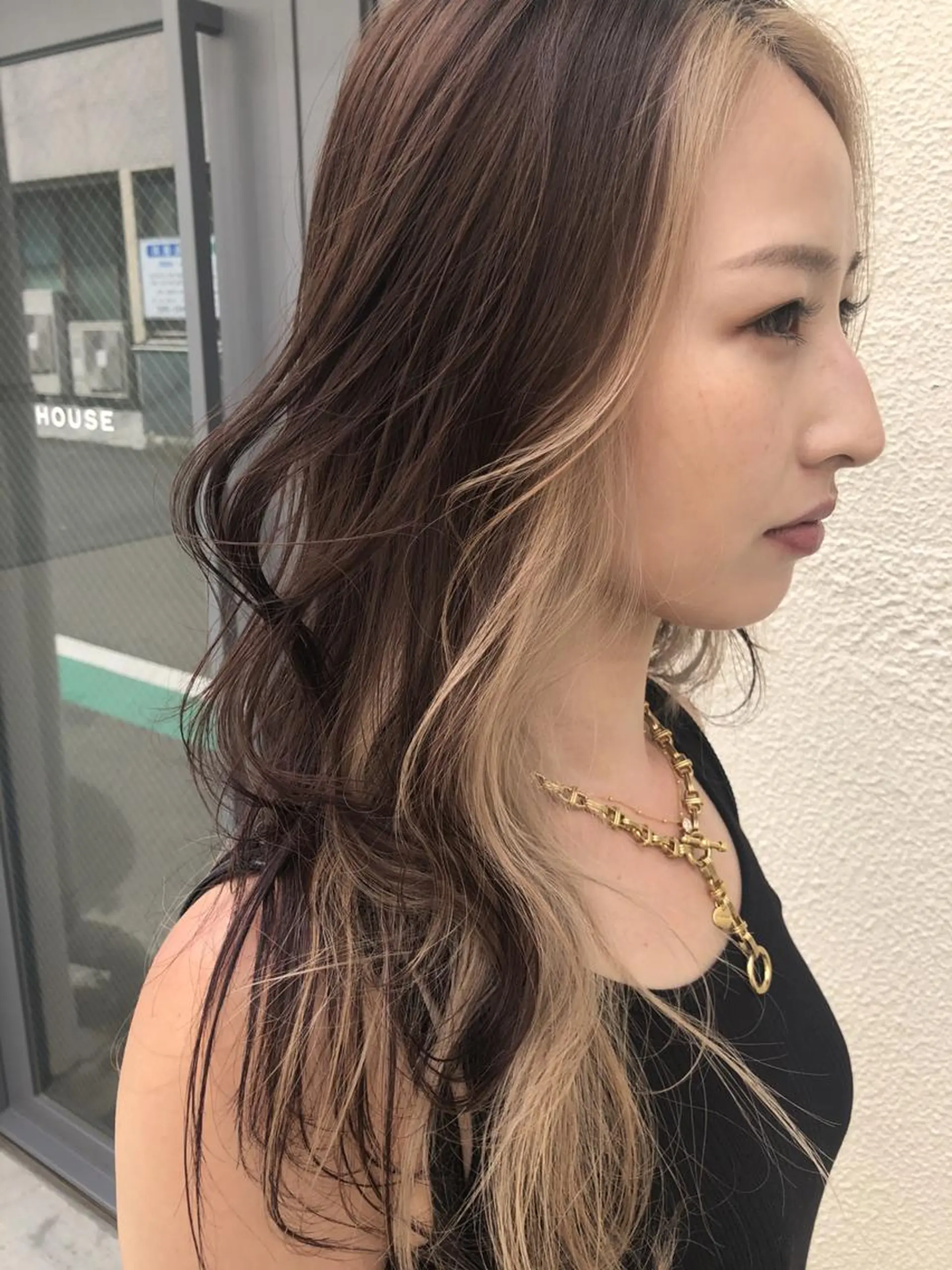 カラー ロング 岡本 一平のヘアスタイル