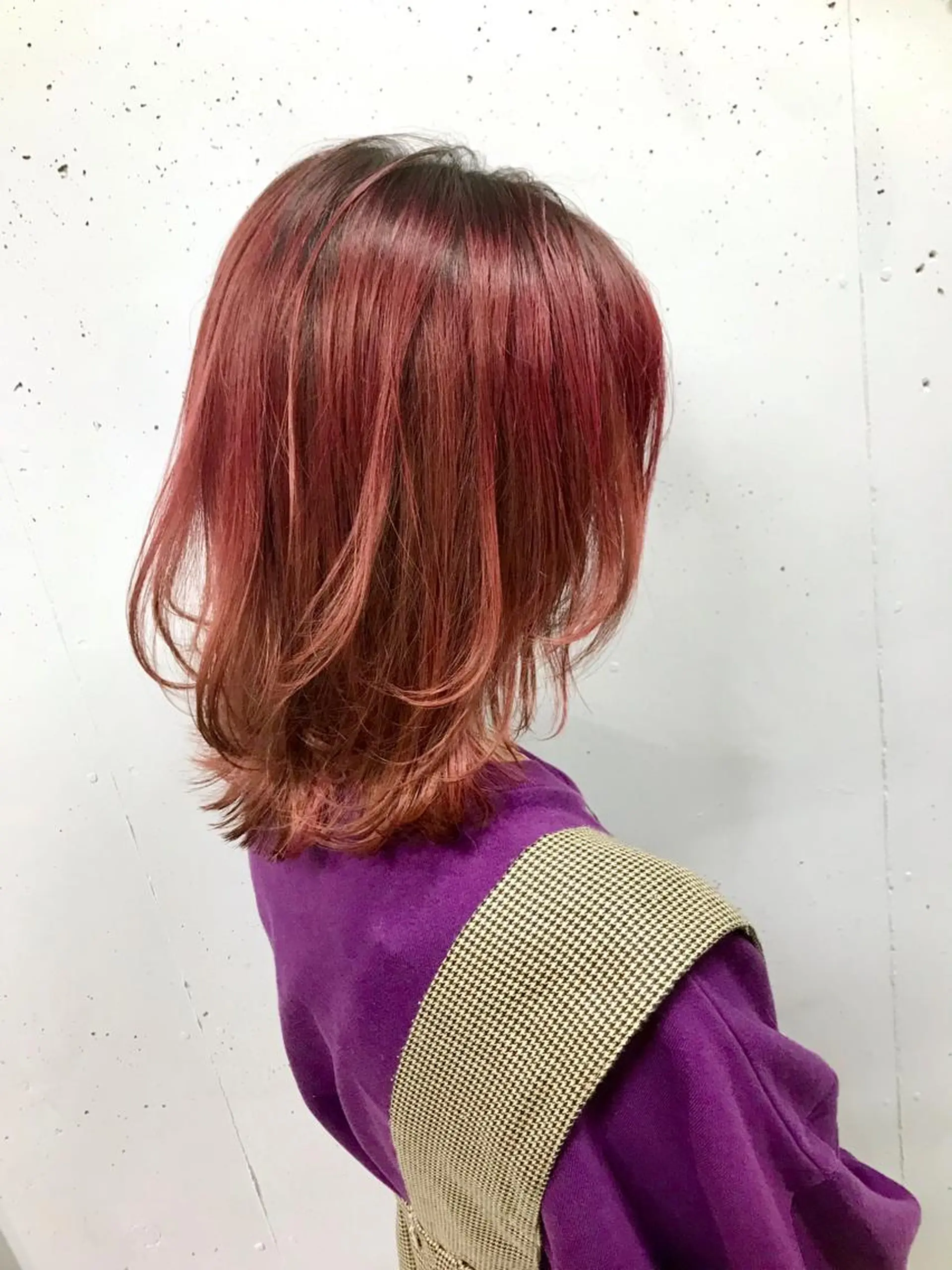 ミディアム 外ハネヘア ウルフカット lok[ロク] 高田馬場のヘアスタイル