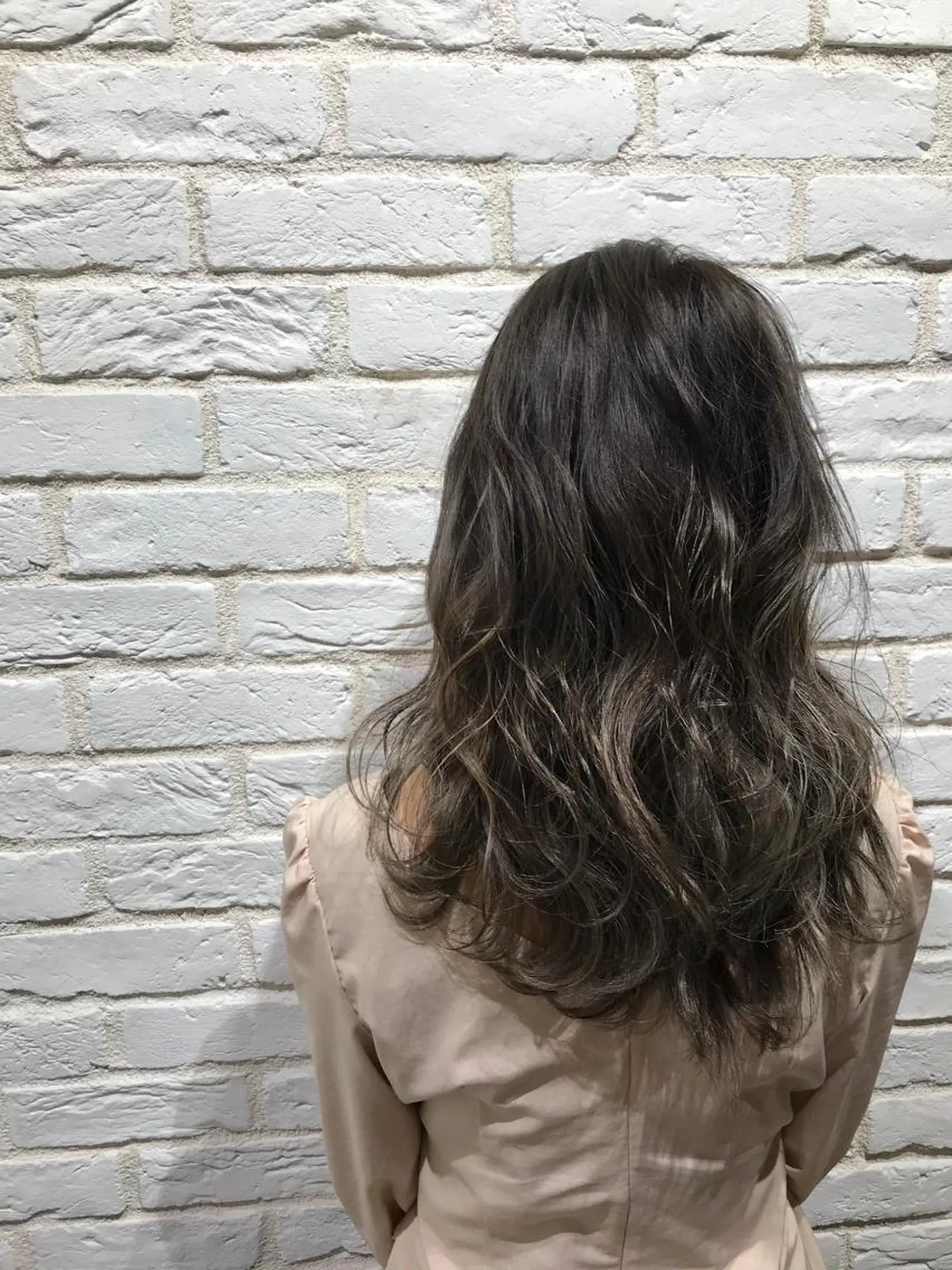セミロング カラー グラデーションカラー ハイライトカラー ハイライト UMEDA FIGAROのヘアスタイル