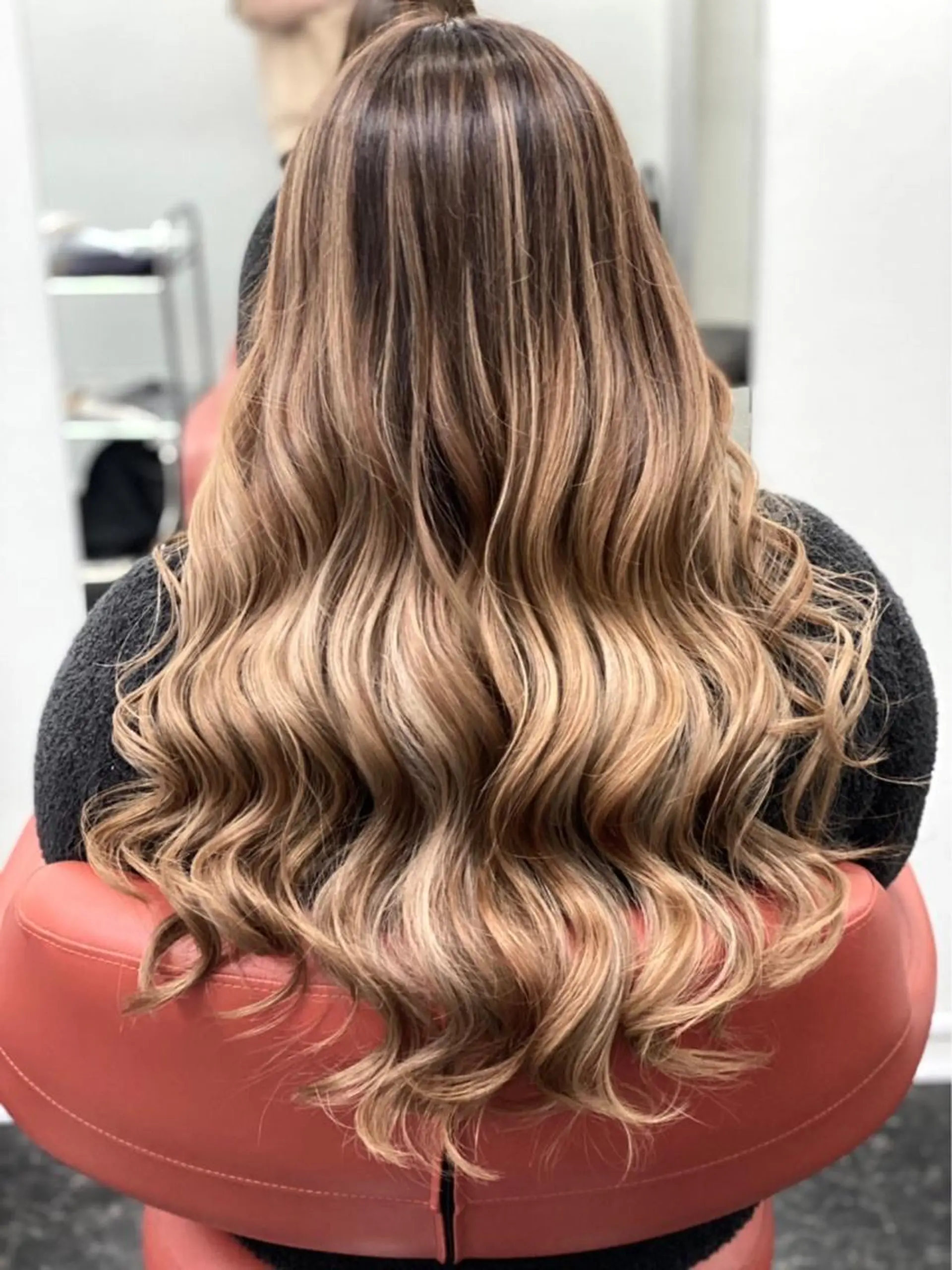 セミロング レイヤーカット ヘアカラー BAYhair salon所属・BAY ソウタのヘアスタイル