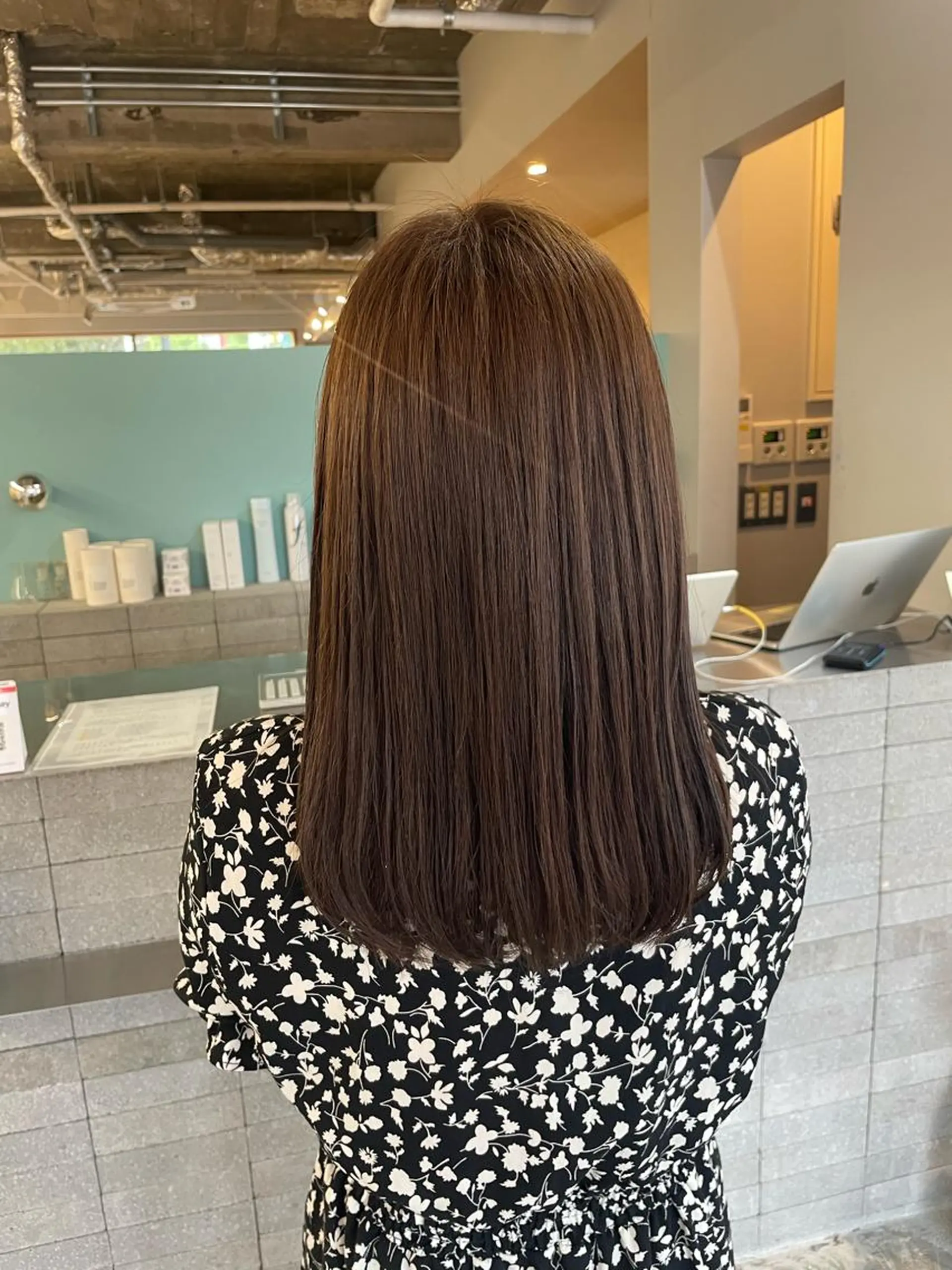 セミロング カラー ベージュカラー オリーブベージュ 髪質改善×美髪矯正 艶髪カラー　阪口のヘアスタイル