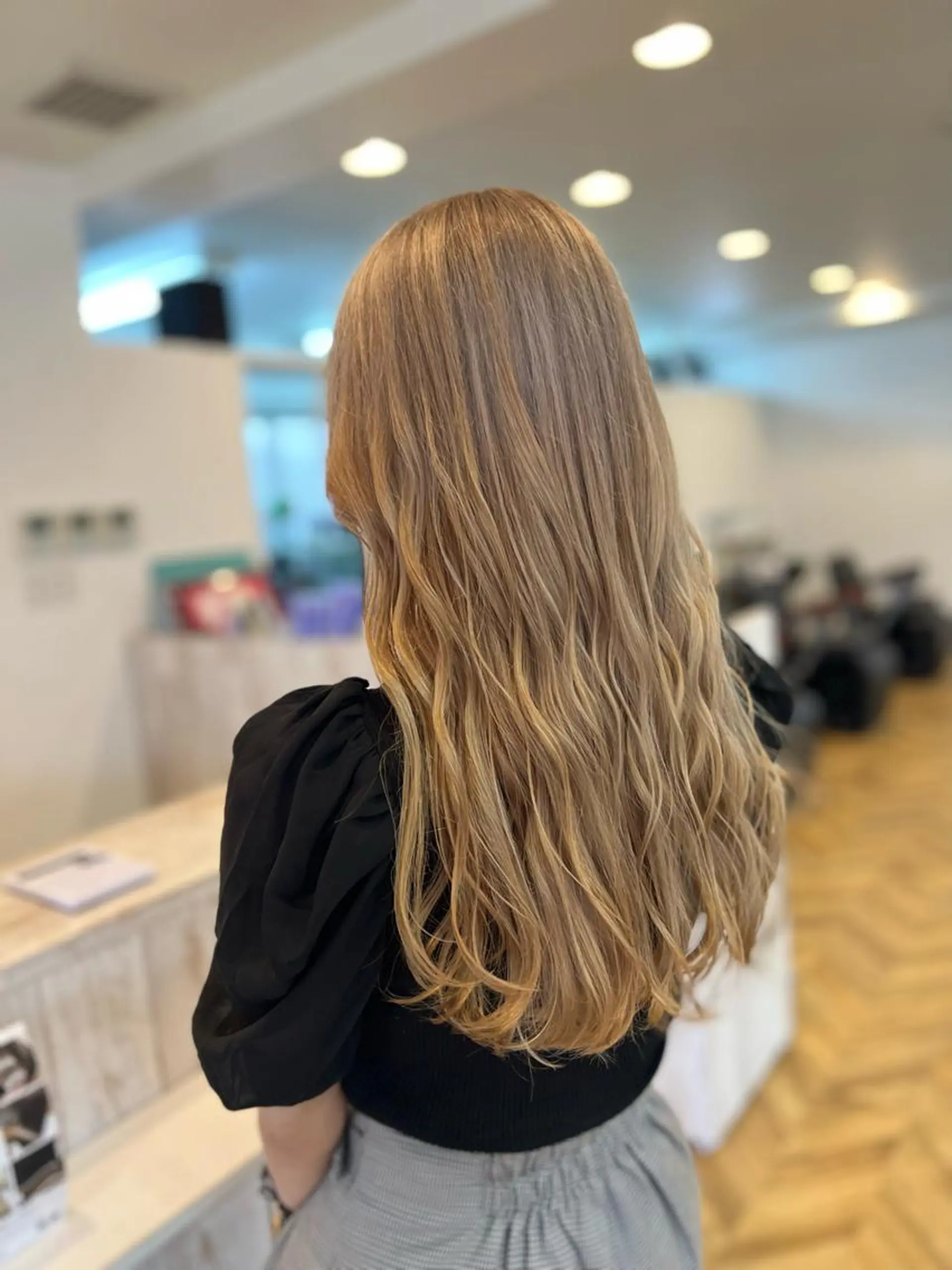 ロング カラー ベージュカラー ミルキーベージュ ヘアカラー トリートメント ブリーチ特化 梅田本多翔のヘアスタイル