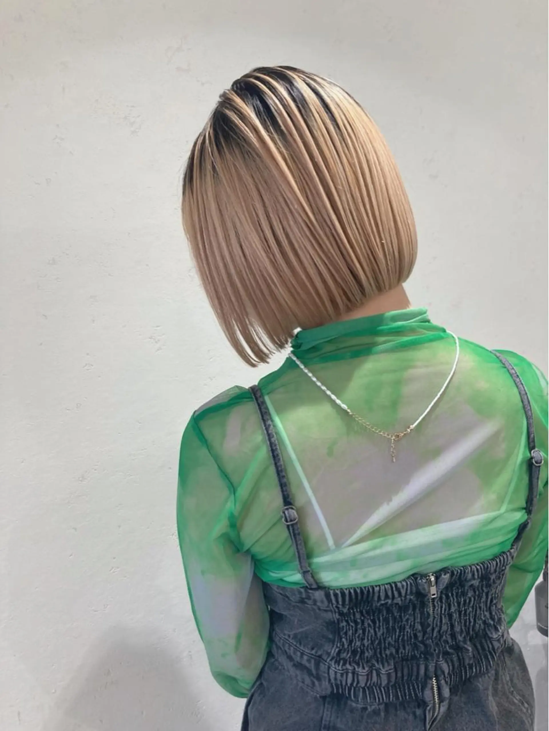 ショート 前下がりボブ アッシュ ボブ ハイライト 髪質改善 ➖石江 雷蔵➖のヘアスタイル